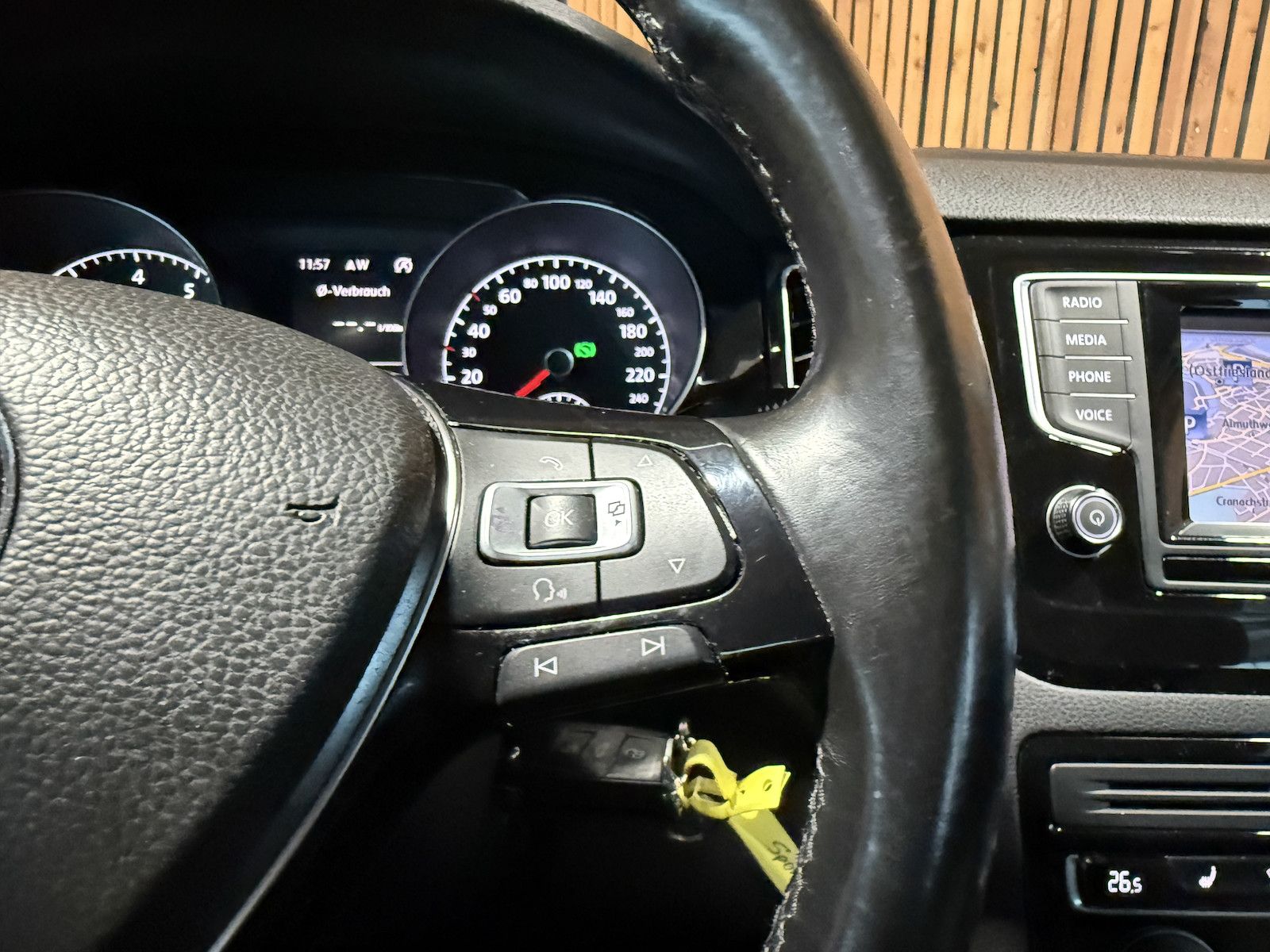 Fahrzeugabbildung Volkswagen Golf Sportsvan 1,4 TSI Highline DSG NAVI*AHK*XEN