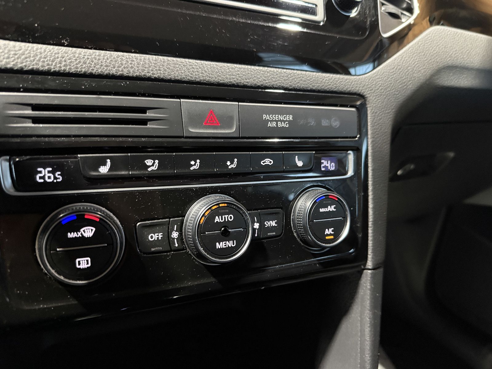 Fahrzeugabbildung Volkswagen Golf Sportsvan 1,4 TSI Highline DSG NAVI*AHK*XEN