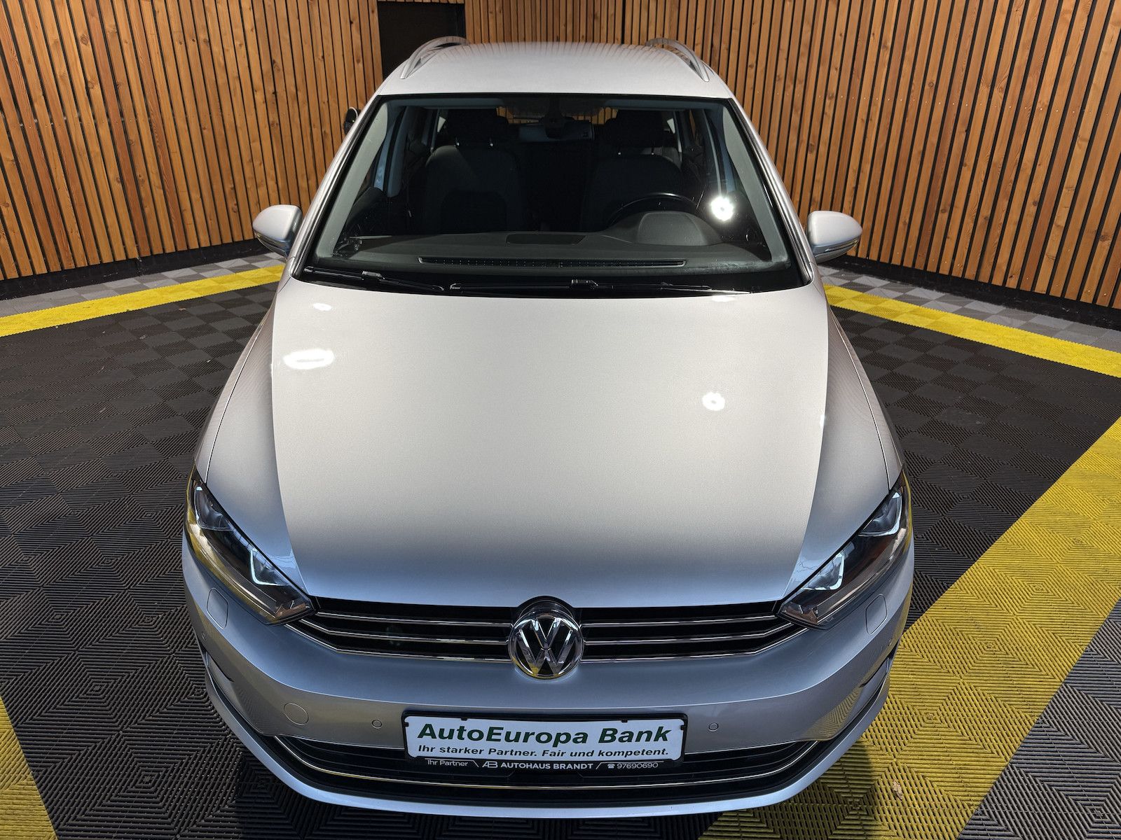 Fahrzeugabbildung Volkswagen Golf Sportsvan 1,4 TSI Highline DSG NAVI*AHK*XEN