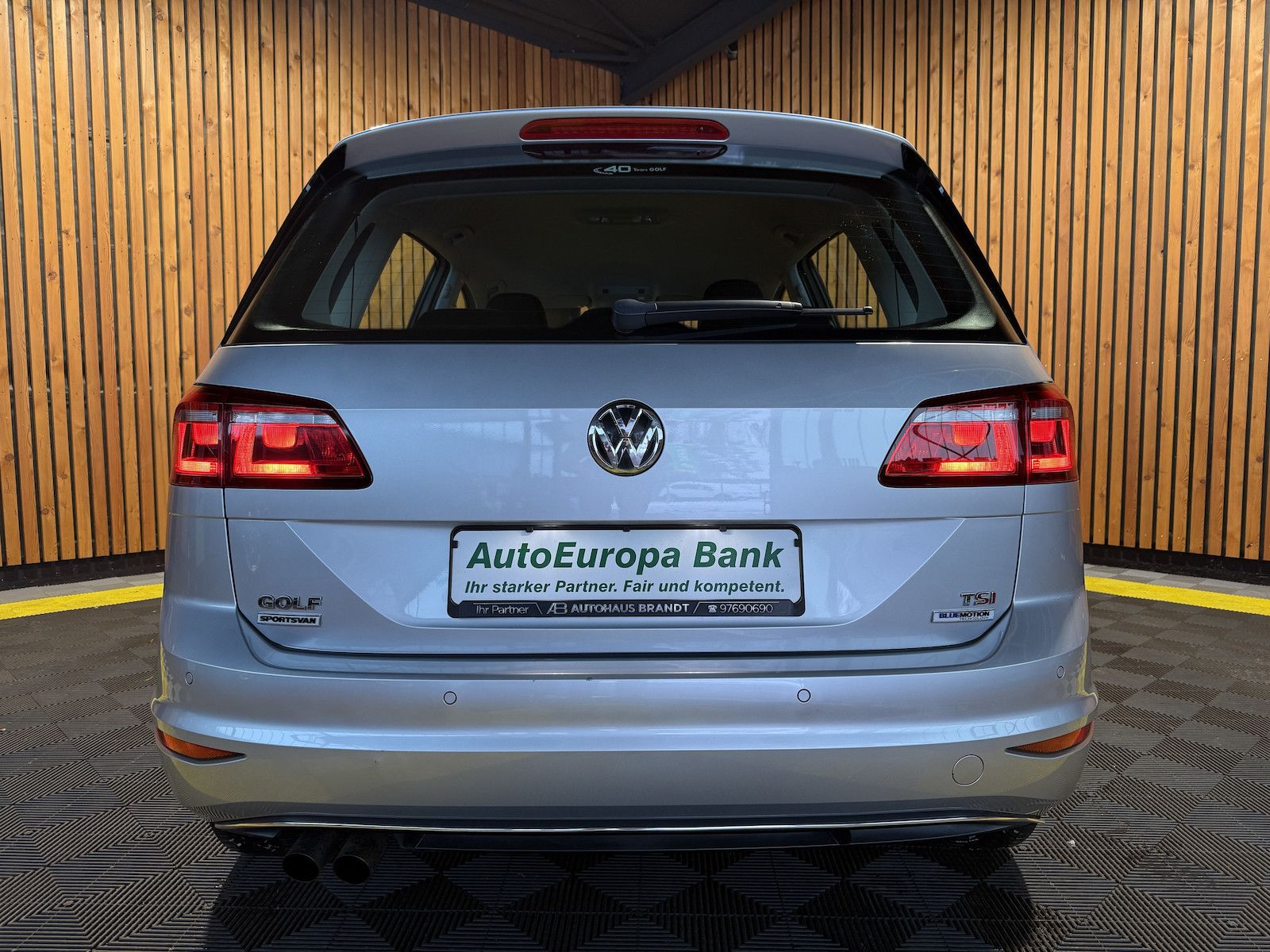 Fahrzeugabbildung Volkswagen Golf Sportsvan 1,4 TSI Highline DSG NAVI*AHK*XEN