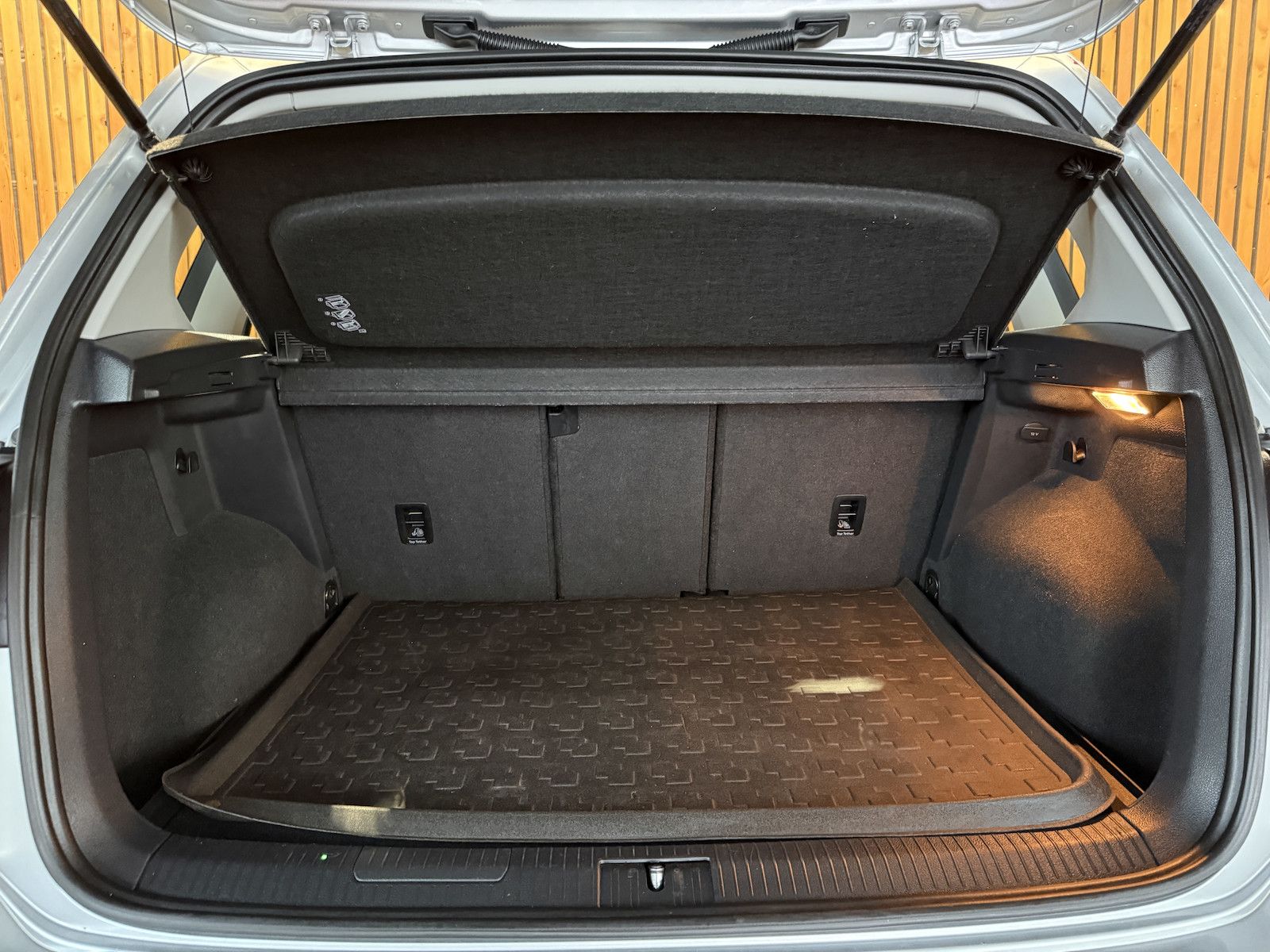 Fahrzeugabbildung Volkswagen Golf Sportsvan 1,4 TSI Highline DSG NAVI*AHK*XEN