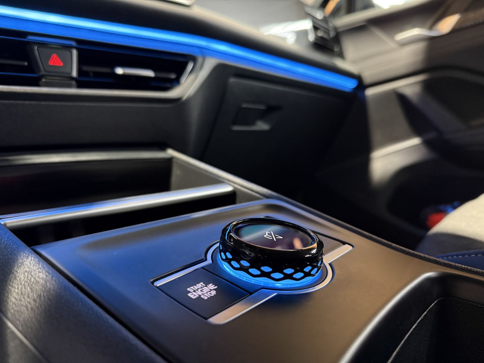 Fahrzeugabbildung Volkswagen Tiguan 2,0 TDI DSG n.Modell *Navi*Kam*LED*AHK*