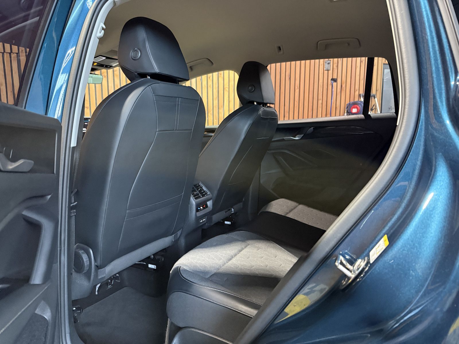 Fahrzeugabbildung Volkswagen Tiguan 2,0 TDI DSG n.Modell *Navi*Kam*LED*AHK*