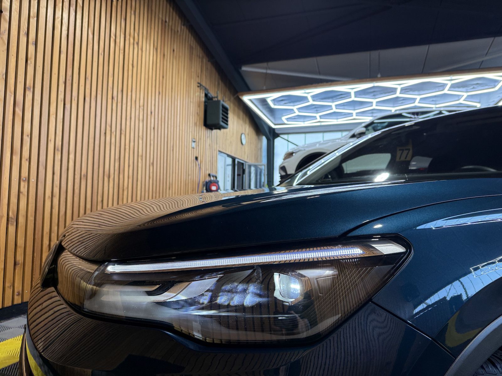 Fahrzeugabbildung Volkswagen Tiguan 2,0 TDI DSG n.Modell *Navi*Kam*LED*AHK*