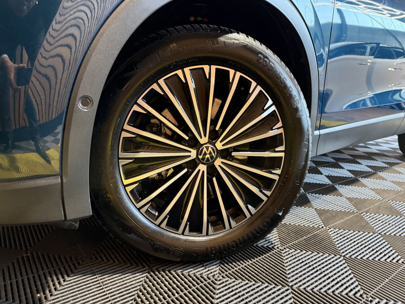 Fahrzeugabbildung Volkswagen Tiguan 2,0 TDI DSG n.Modell *Navi*Kam*LED*AHK*