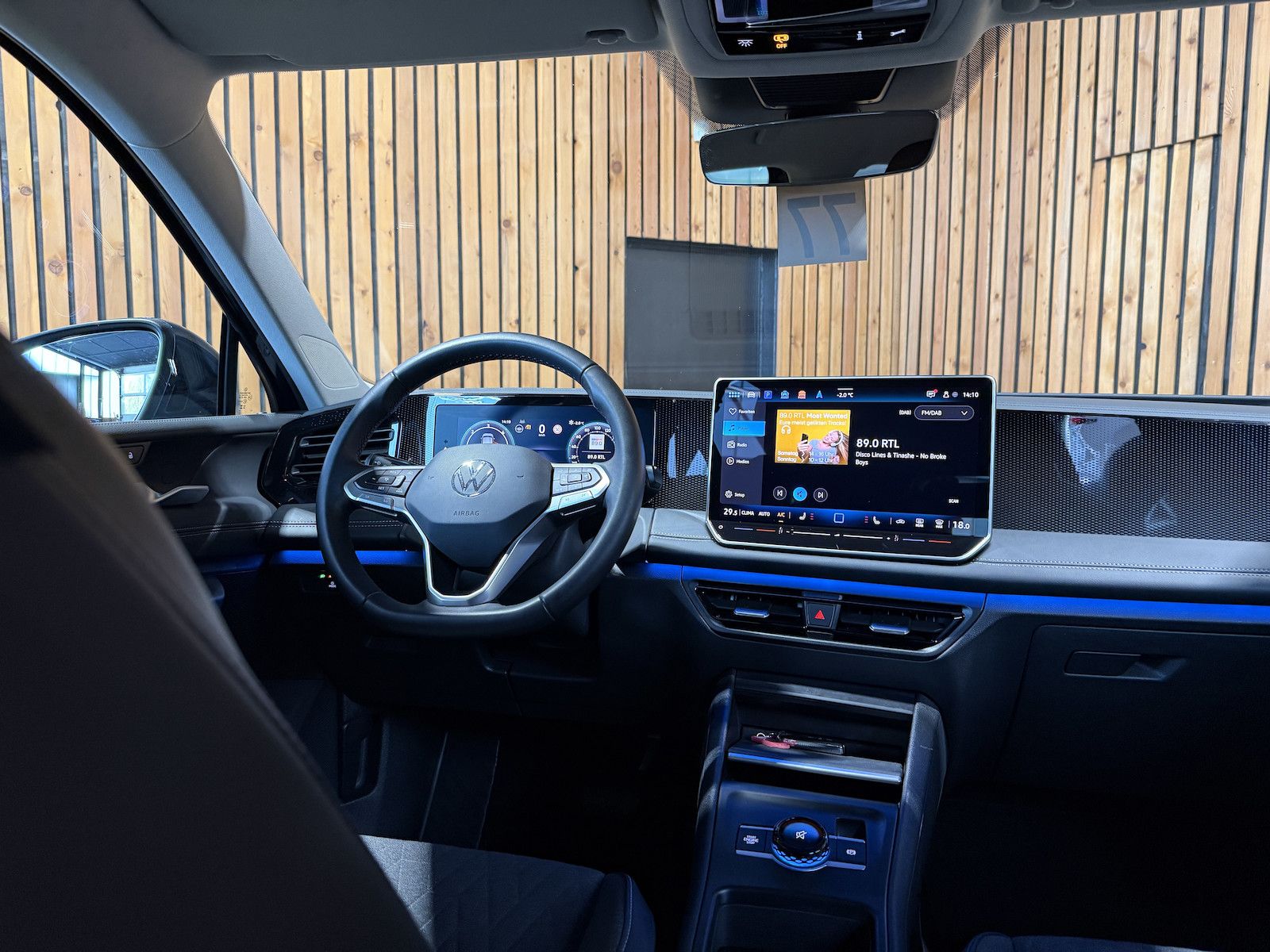 Fahrzeugabbildung Volkswagen Tiguan 2,0 TDI DSG n.Modell *Navi*Kam*LED*AHK*