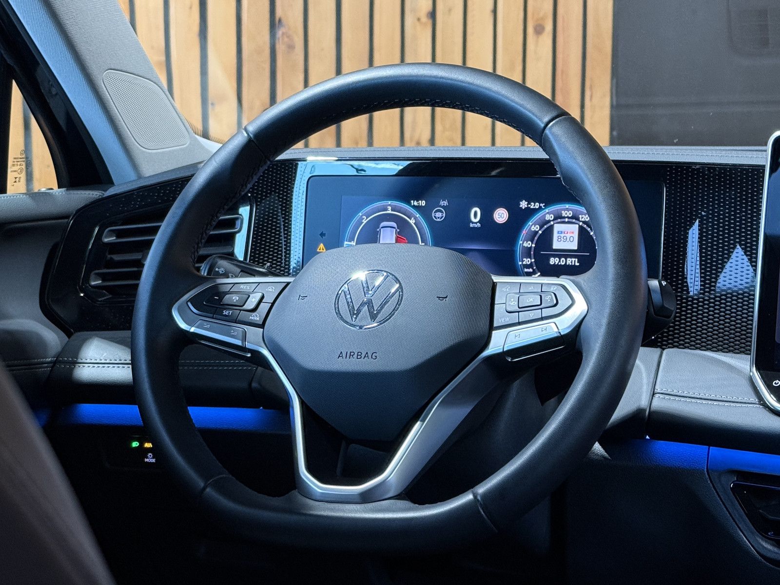 Fahrzeugabbildung Volkswagen Tiguan 2,0 TDI DSG n.Modell *Navi*Kam*LED*AHK*