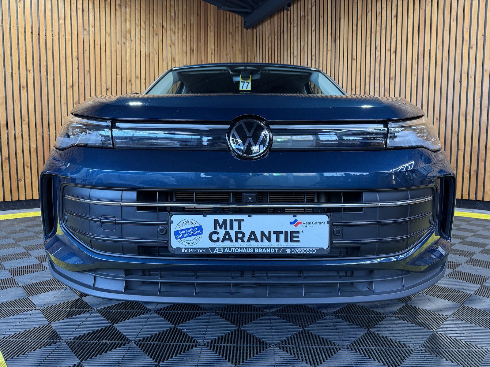 Fahrzeugabbildung Volkswagen Tiguan 2,0 TDI DSG n.Modell *Navi*Kam*LED*AHK*