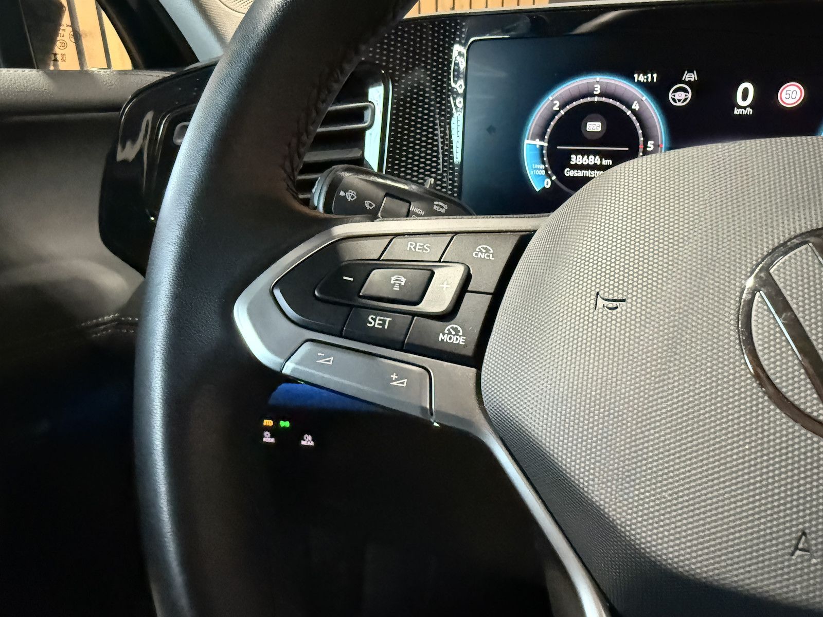 Fahrzeugabbildung Volkswagen Tiguan 2,0 TDI DSG n.Modell *Navi*Kam*LED*AHK*