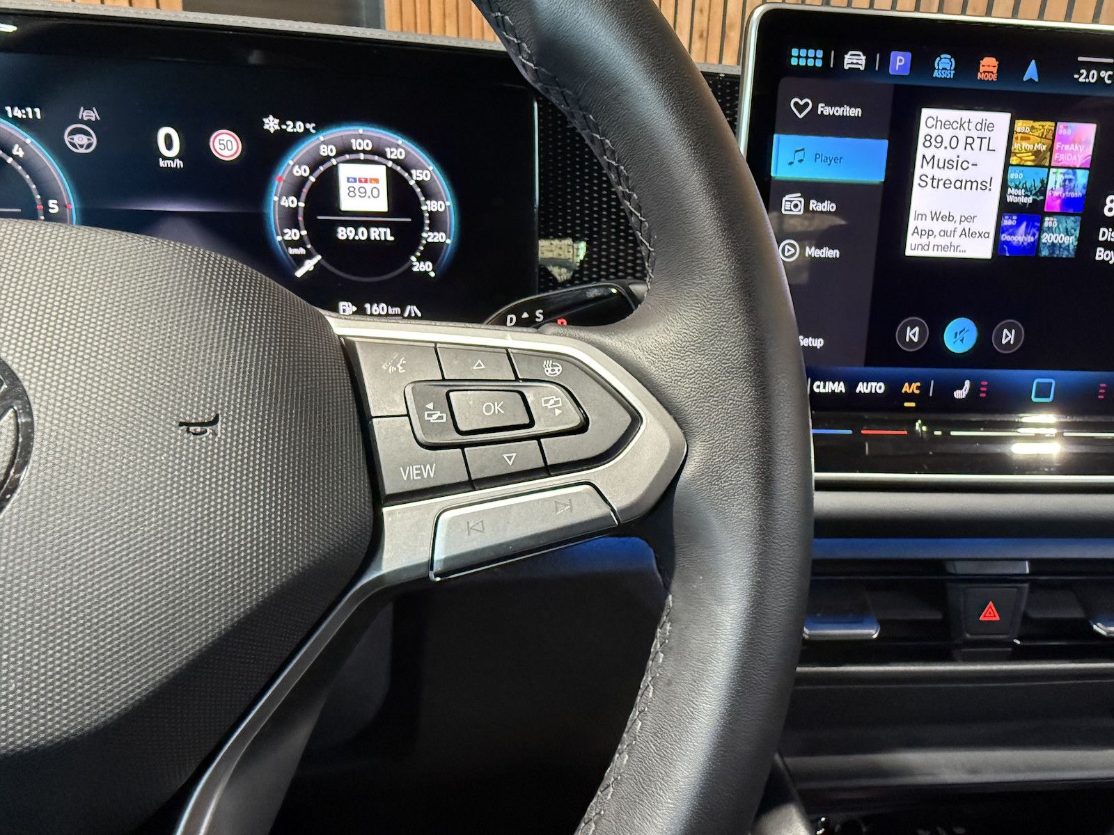 Fahrzeugabbildung Volkswagen Tiguan 2,0 TDI DSG n.Modell *Navi*Kam*LED*AHK*