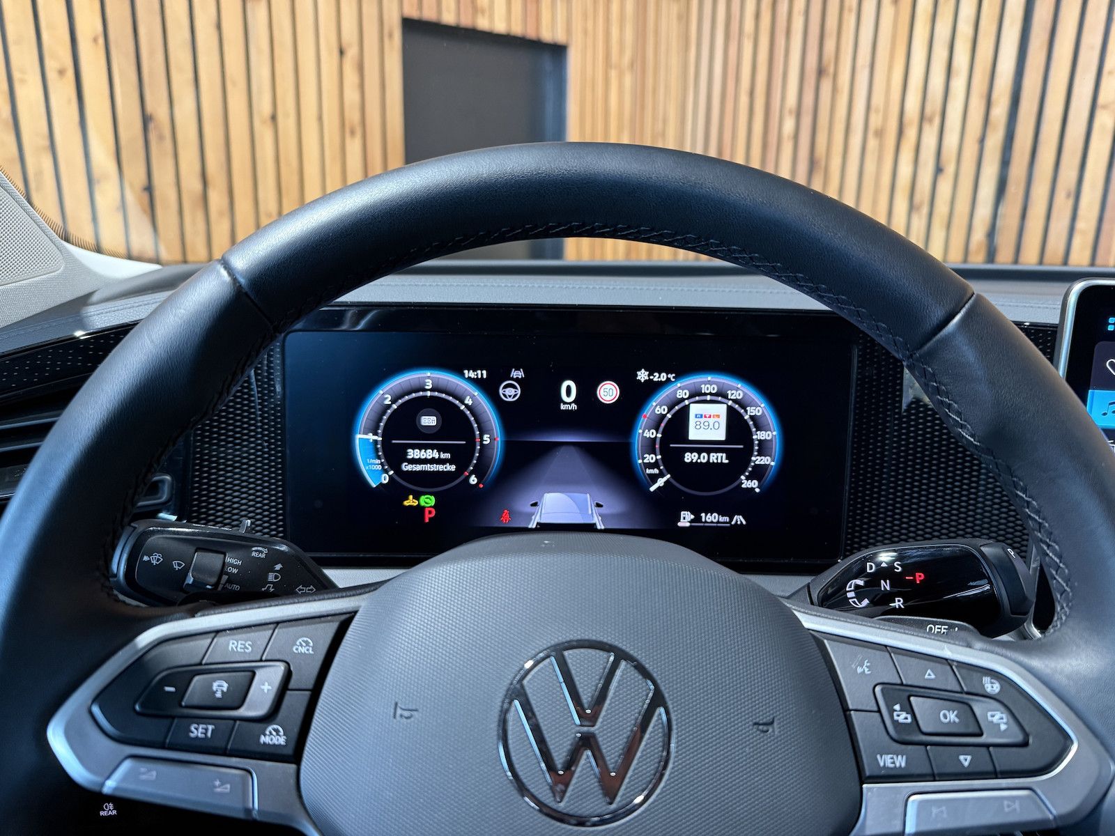 Fahrzeugabbildung Volkswagen Tiguan 2,0 TDI DSG n.Modell *Navi*Kam*LED*AHK*