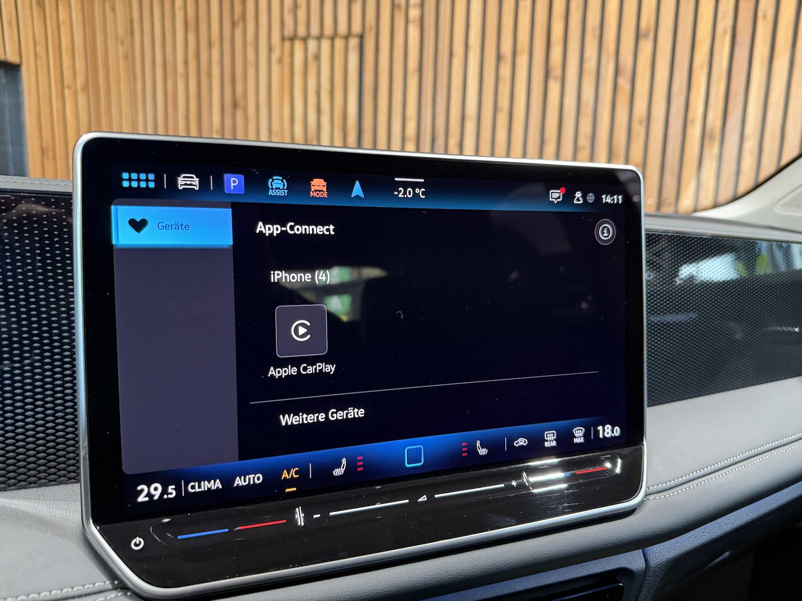 Fahrzeugabbildung Volkswagen Tiguan 2,0 TDI DSG n.Modell *Navi*Kam*LED*AHK*