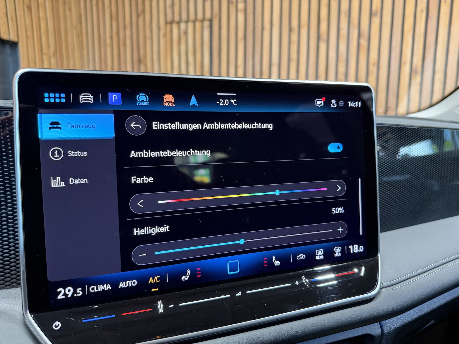 Fahrzeugabbildung Volkswagen Tiguan 2,0 TDI DSG n.Modell *Navi*Kam*LED*AHK*