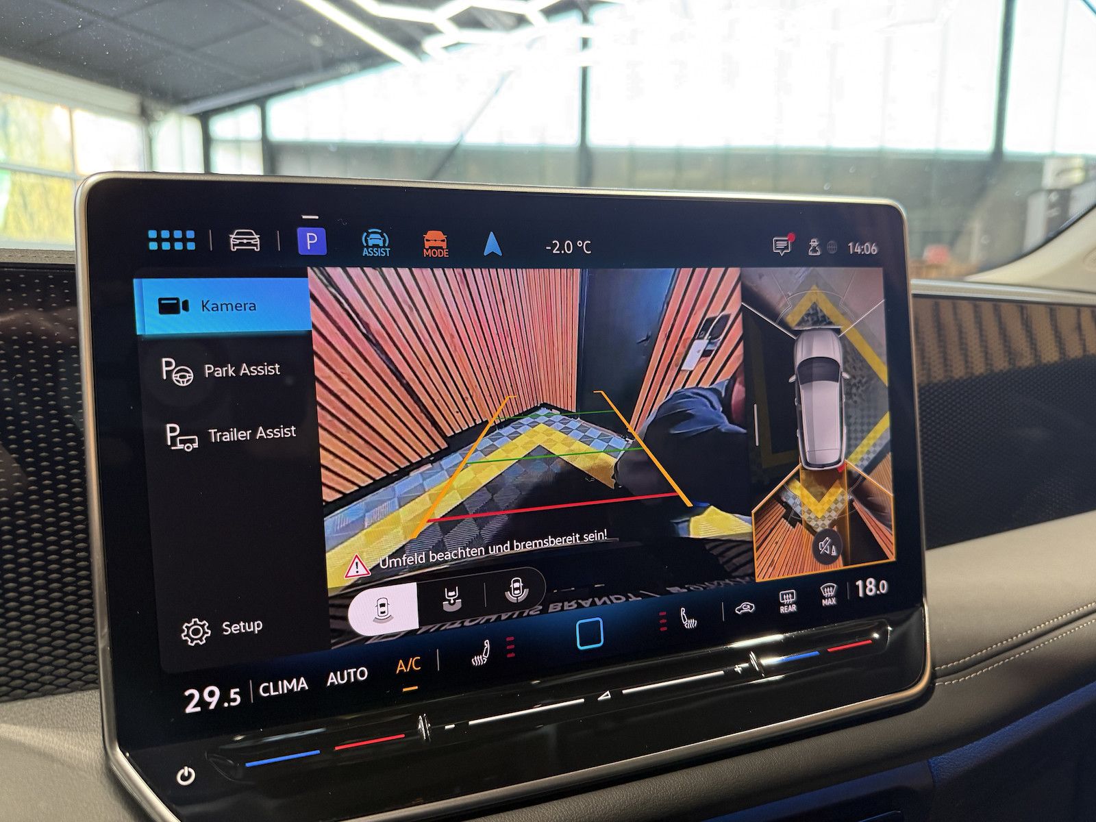 Fahrzeugabbildung Volkswagen Tiguan 2,0 TDI DSG n.Modell *Navi*Kam*LED*AHK*