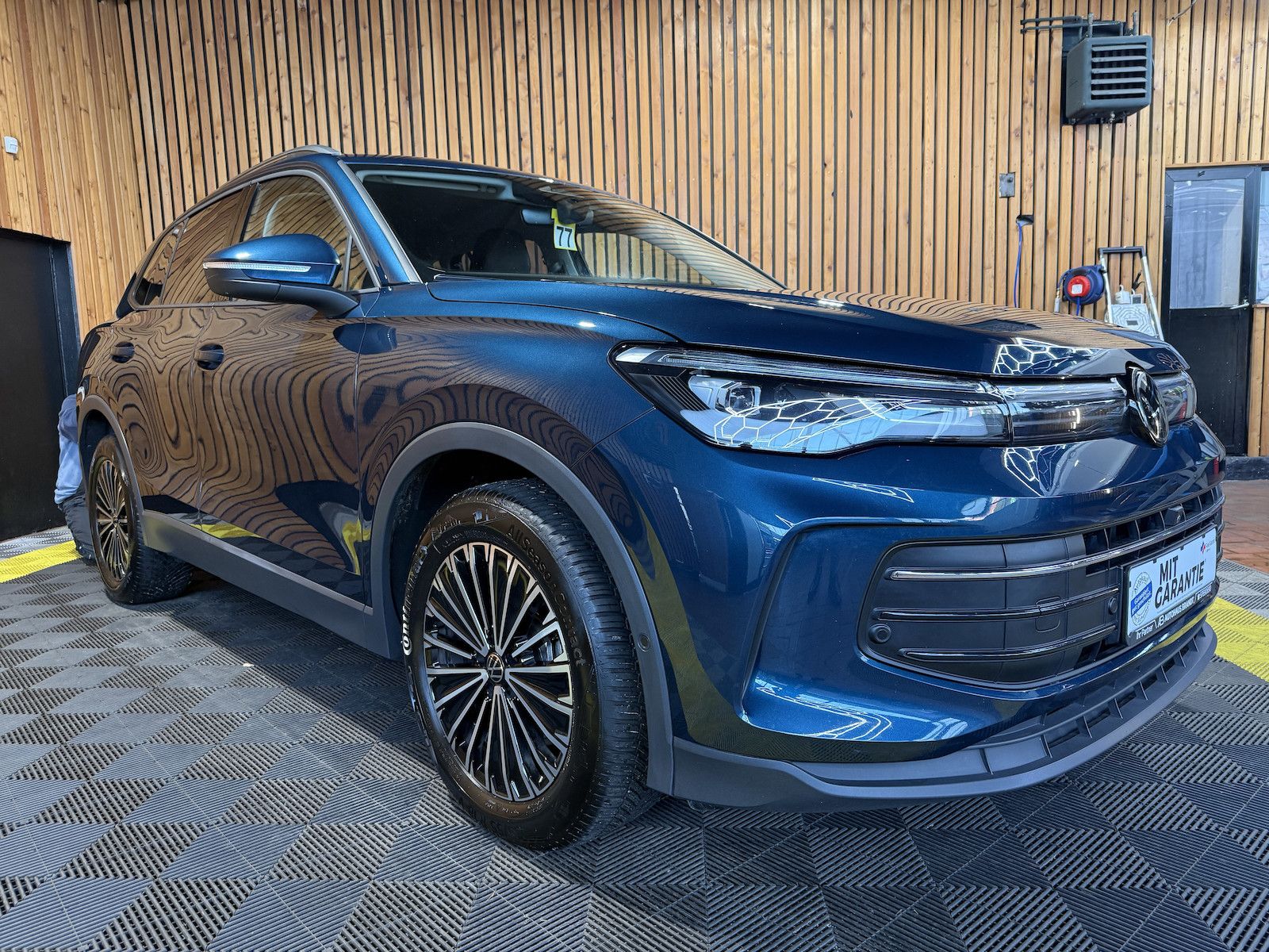 Fahrzeugabbildung Volkswagen Tiguan 2,0 TDI DSG n.Modell *Navi*Kam*LED*AHK*