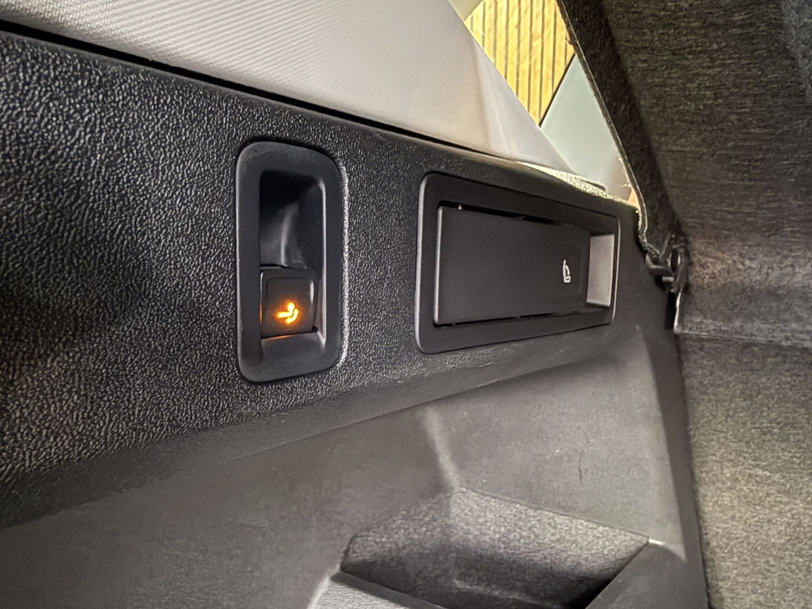 Fahrzeugabbildung Volkswagen Tiguan 2,0 TDI DSG n.Modell *Navi*Kam*LED*AHK*