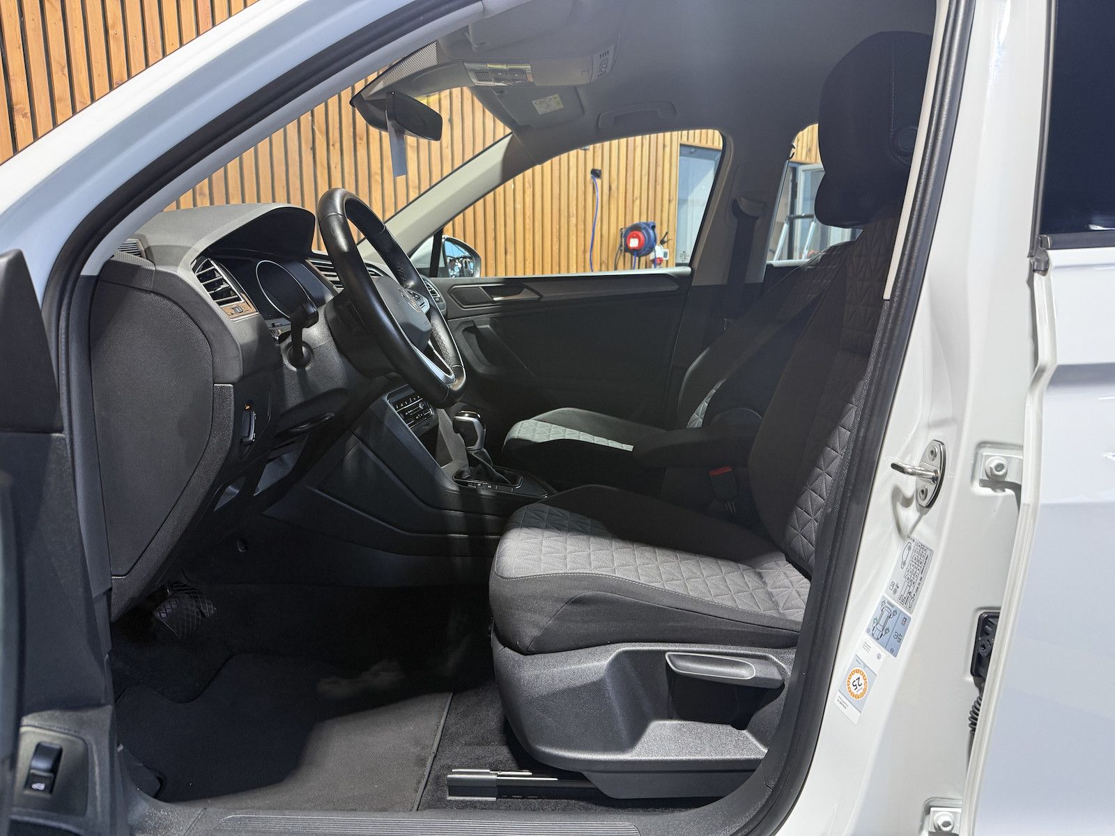 Fahrzeugabbildung Volkswagen Tiguan 2,0 TDI Life DSG *Navi*ACC*AHK*Kam*LED*