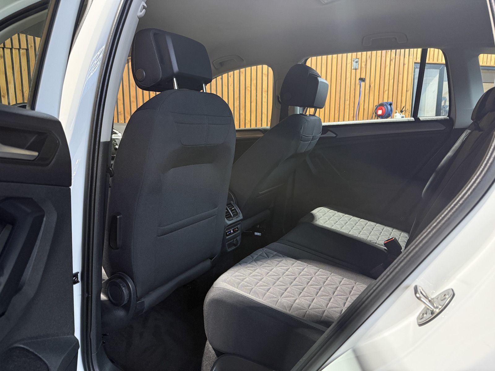 Fahrzeugabbildung Volkswagen Tiguan 2,0 TDI Life DSG *Navi*ACC*AHK*Kam*LED*