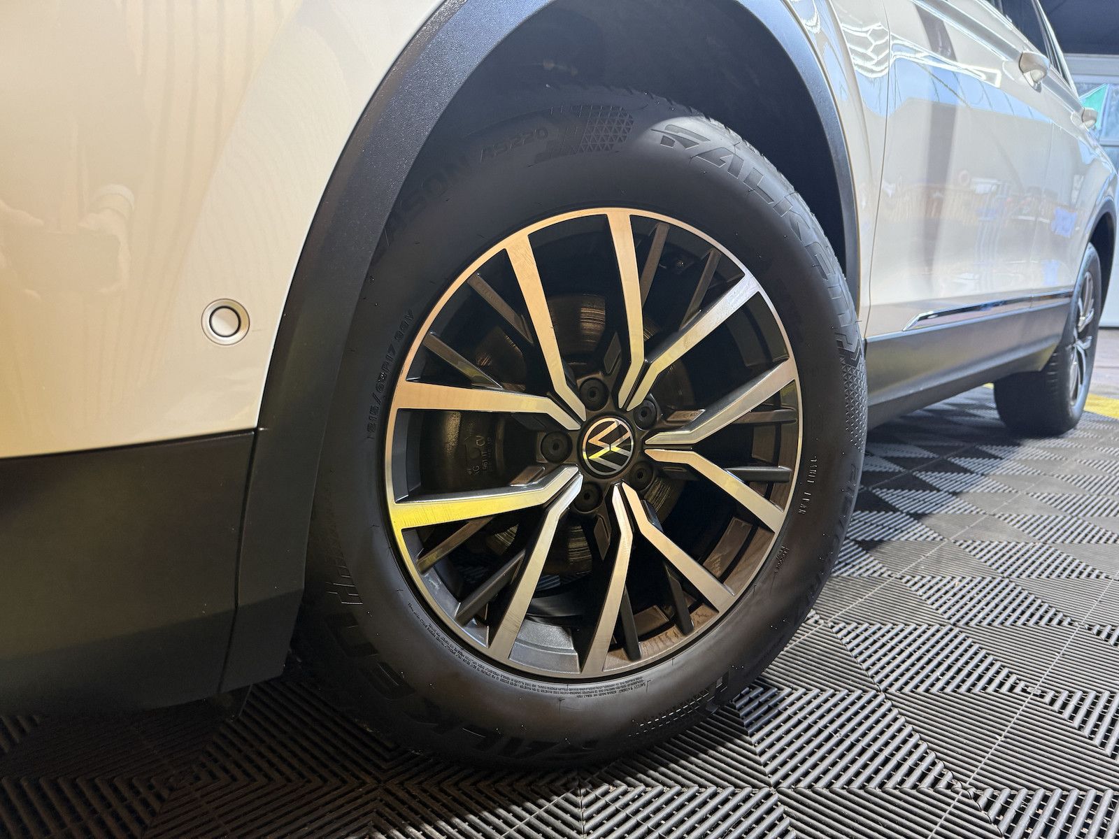 Fahrzeugabbildung Volkswagen Tiguan 2,0 TDI Life DSG *Navi*ACC*AHK*Kam*LED*