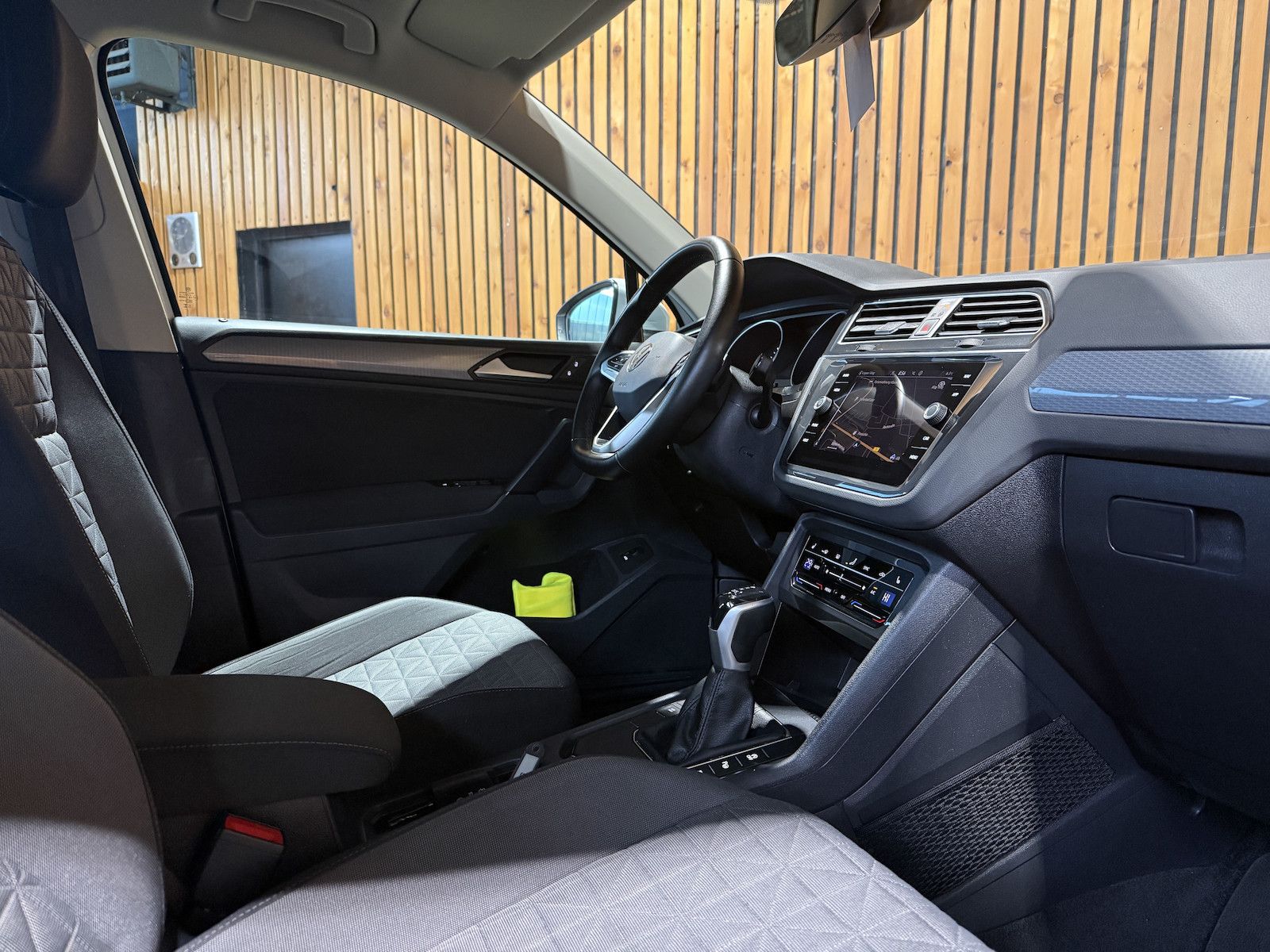 Fahrzeugabbildung Volkswagen Tiguan 2,0 TDI Life DSG *Navi*ACC*AHK*Kam*LED*