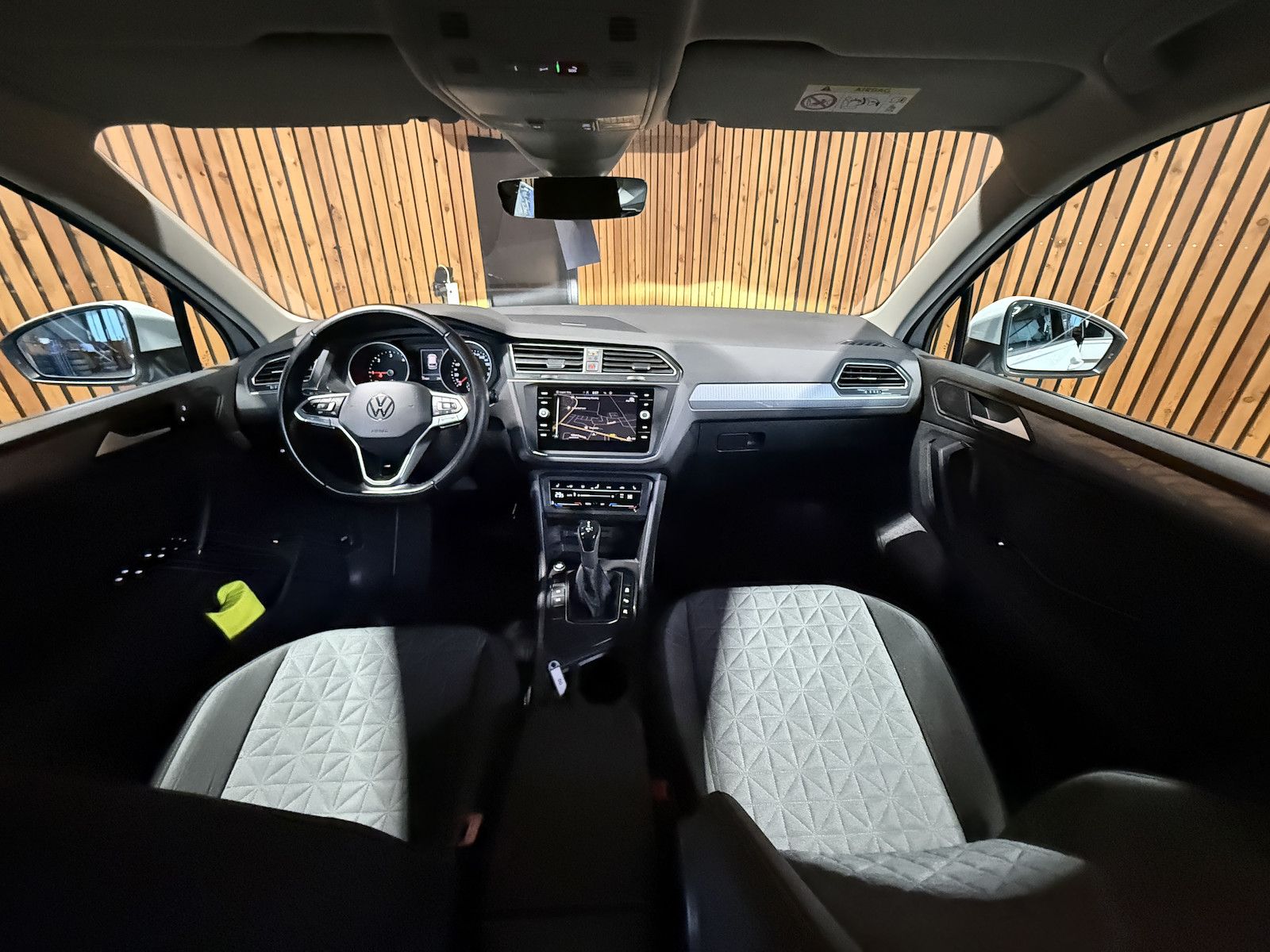 Fahrzeugabbildung Volkswagen Tiguan 2,0 TDI Life DSG *Navi*ACC*AHK*Kam*LED*