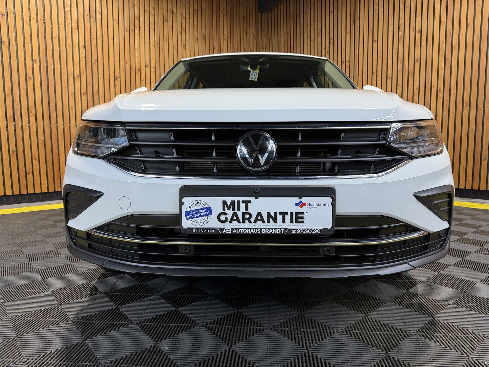 Fahrzeugabbildung Volkswagen Tiguan 2,0 TDI Life DSG *Navi*ACC*AHK*Kam*LED*