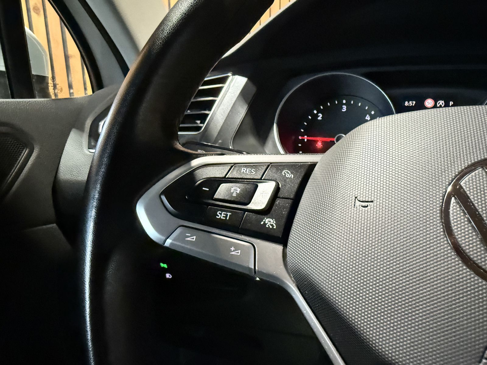 Fahrzeugabbildung Volkswagen Tiguan 2,0 TDI Life DSG *Navi*ACC*AHK*Kam*LED*