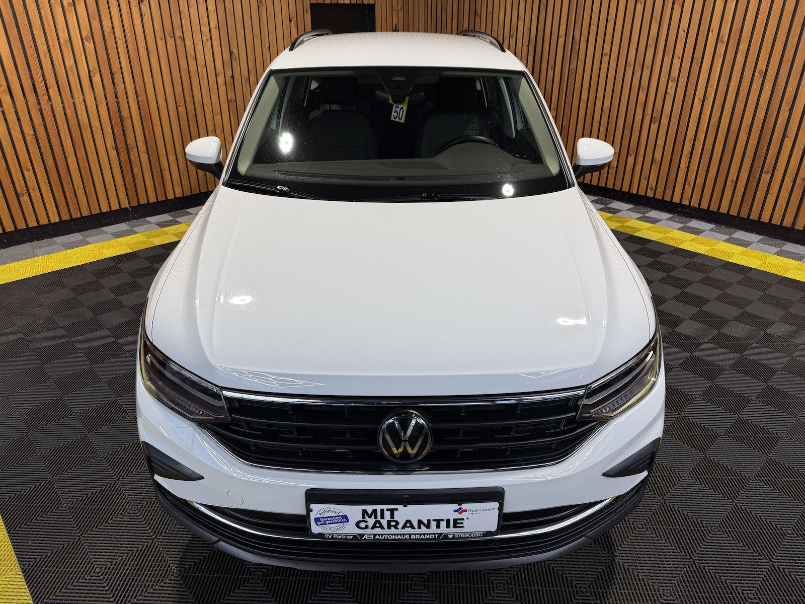 Fahrzeugabbildung Volkswagen Tiguan 2,0 TDI Life DSG *Navi*ACC*AHK*Kam*LED*