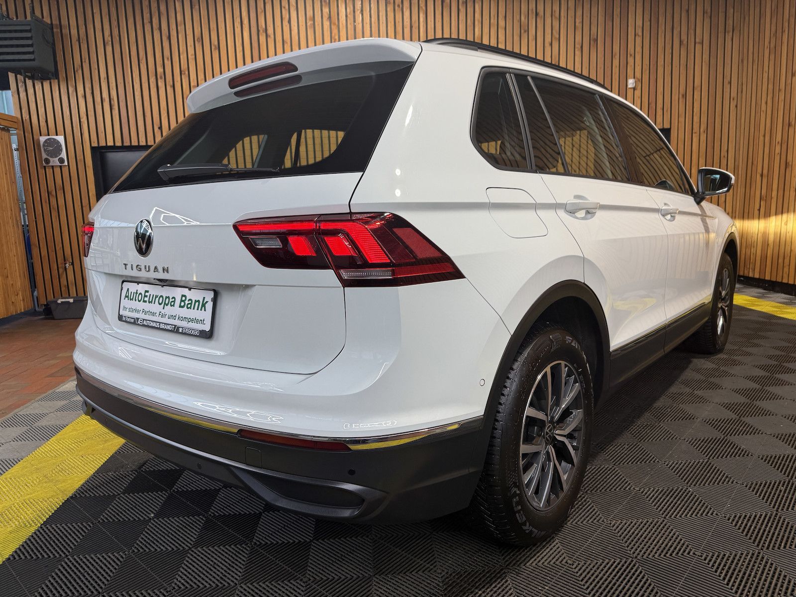 Fahrzeugabbildung Volkswagen Tiguan 2,0 TDI Life DSG *Navi*ACC*AHK*Kam*LED*