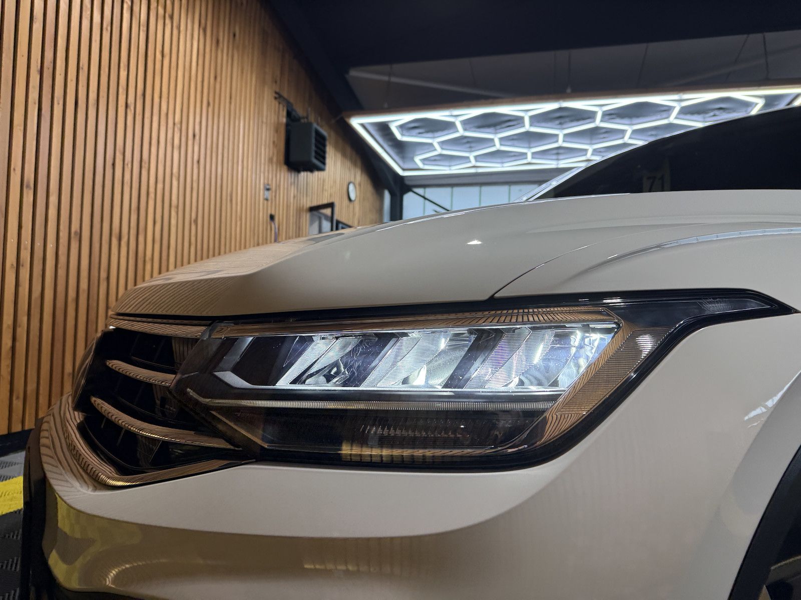 Fahrzeugabbildung Volkswagen Tiguan Allspace 2,0 TDI DSG *Navi*Kam*LED*Head*