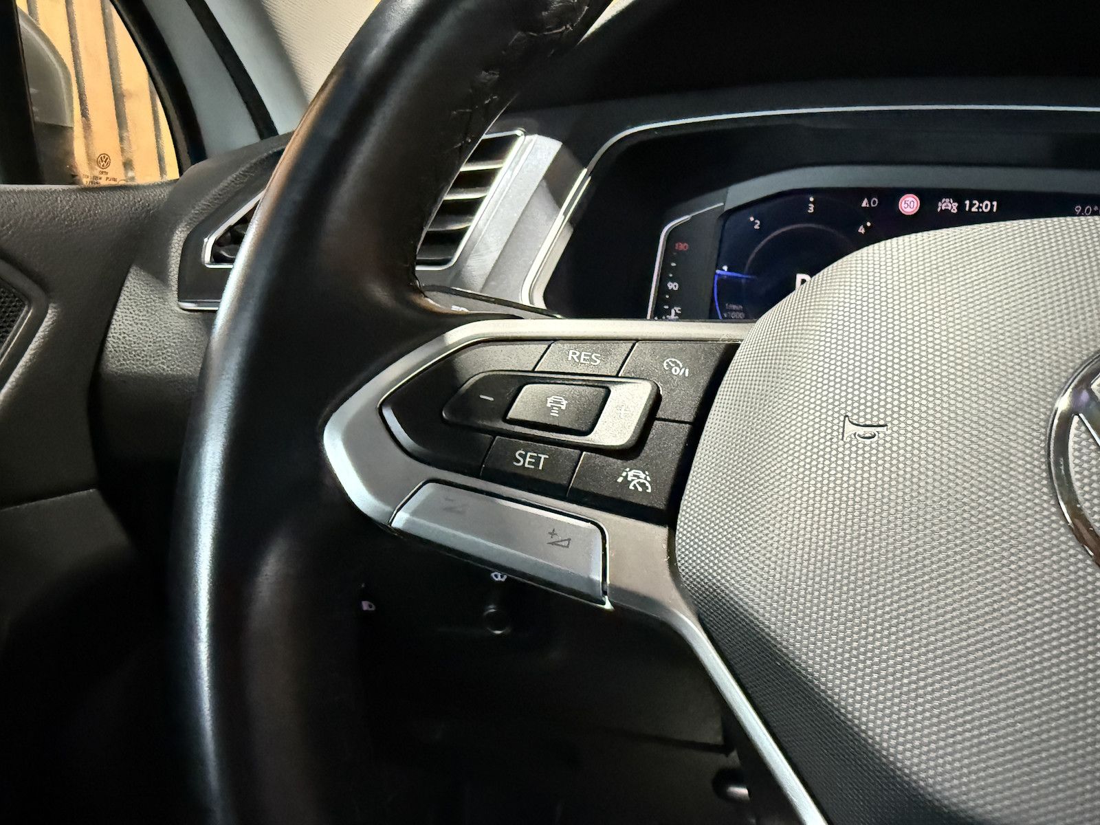 Fahrzeugabbildung Volkswagen Tiguan Allspace 2,0 TDI DSG *Navi*Kam*LED*Head*