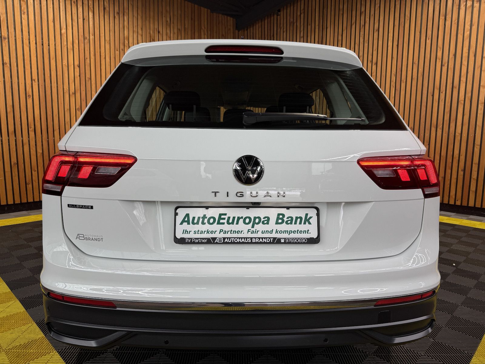 Fahrzeugabbildung Volkswagen Tiguan Allspace 2,0 TDI DSG *Navi*Kam*LED*Head*