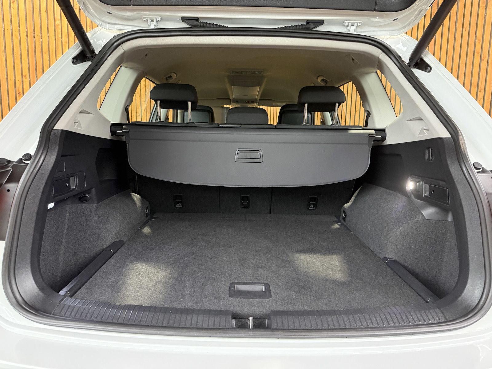 Fahrzeugabbildung Volkswagen Tiguan Allspace 2,0 TDI DSG *Navi*Kam*LED*Head*