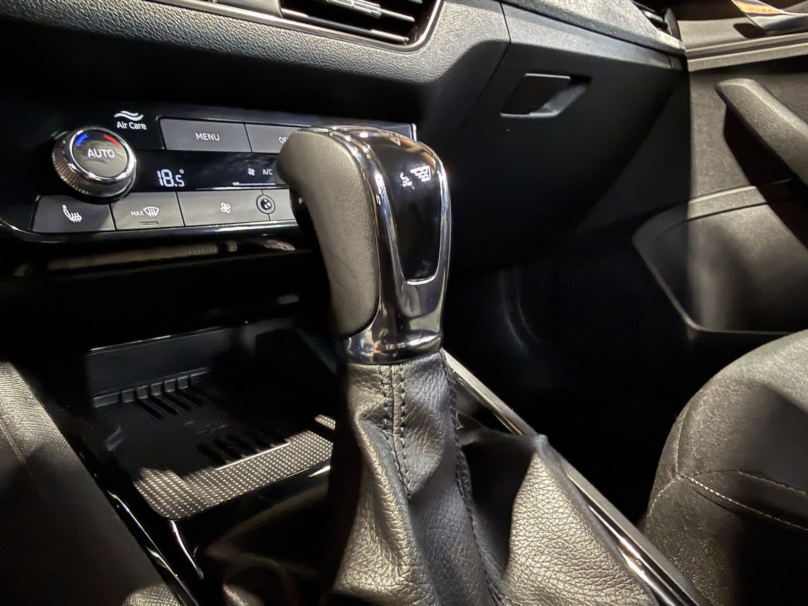 Fahrzeugabbildung SKODA Kamiq 1,5TSI Selec. DSG*Navi*LED*Kam*Virtual*ACC