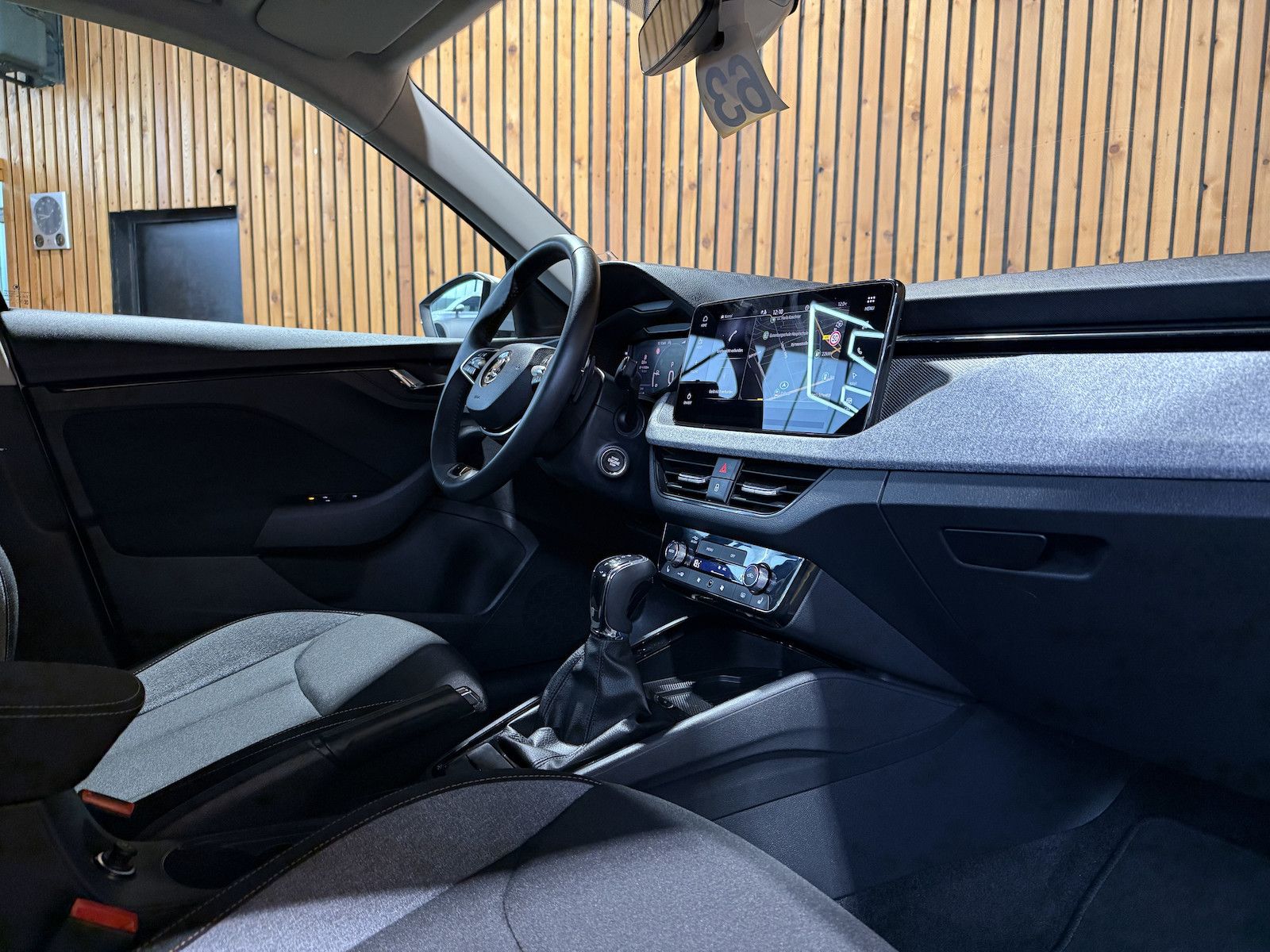 Fahrzeugabbildung SKODA Kamiq 1,5TSI Selec. DSG*Navi*LED*Kam*Virtual*ACC