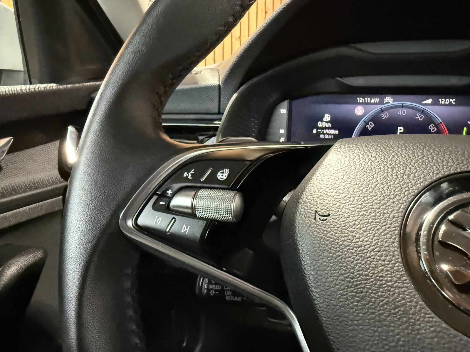 Fahrzeugabbildung SKODA Kamiq 1,5TSI Selec. DSG*Navi*LED*Kam*Virtual*ACC