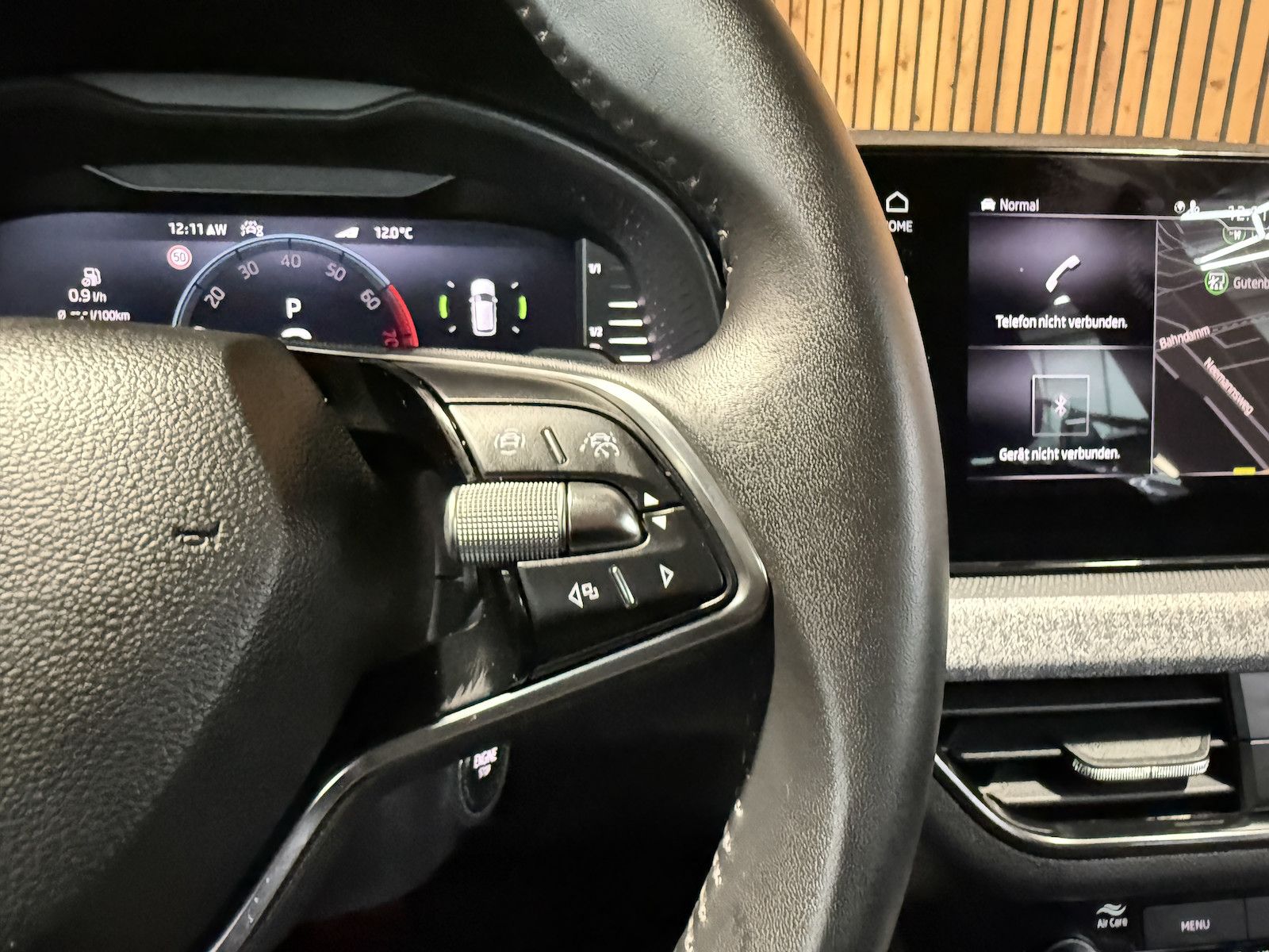 Fahrzeugabbildung SKODA Kamiq 1,5TSI Selec. DSG*Navi*LED*Kam*Virtual*ACC