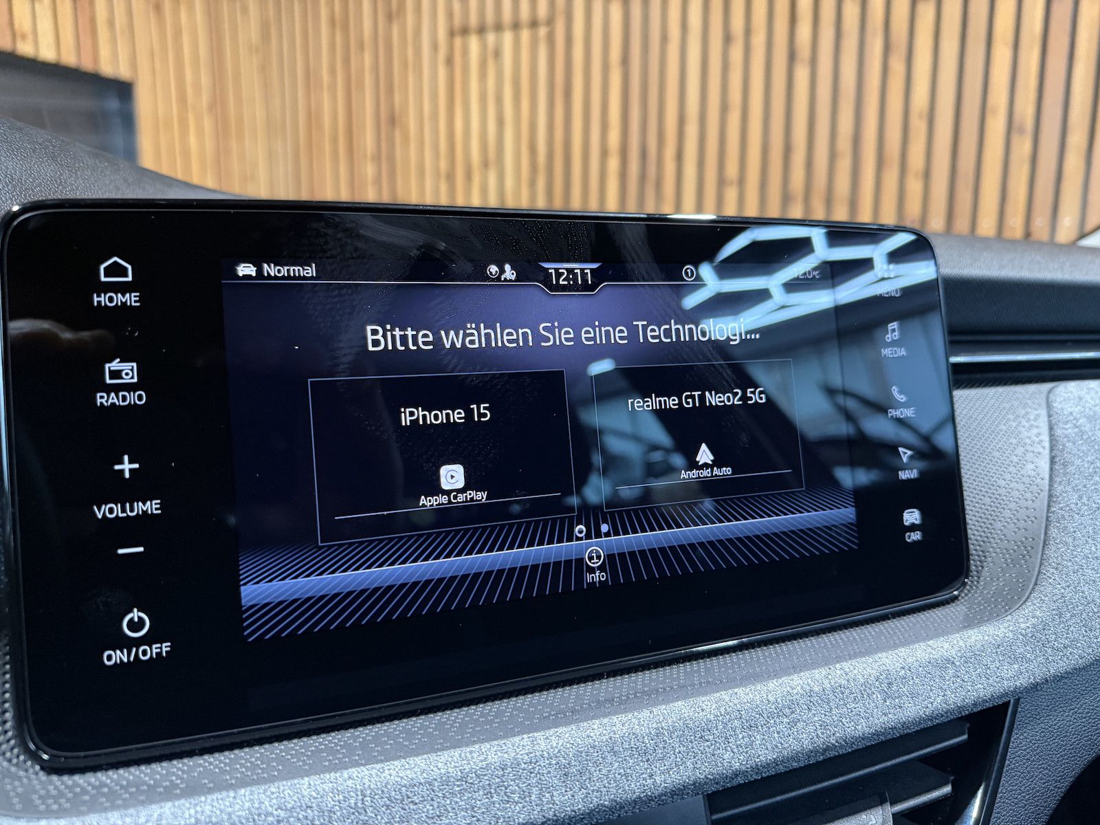 Fahrzeugabbildung SKODA Kamiq 1,5TSI Selec. DSG*Navi*LED*Kam*Virtual*ACC