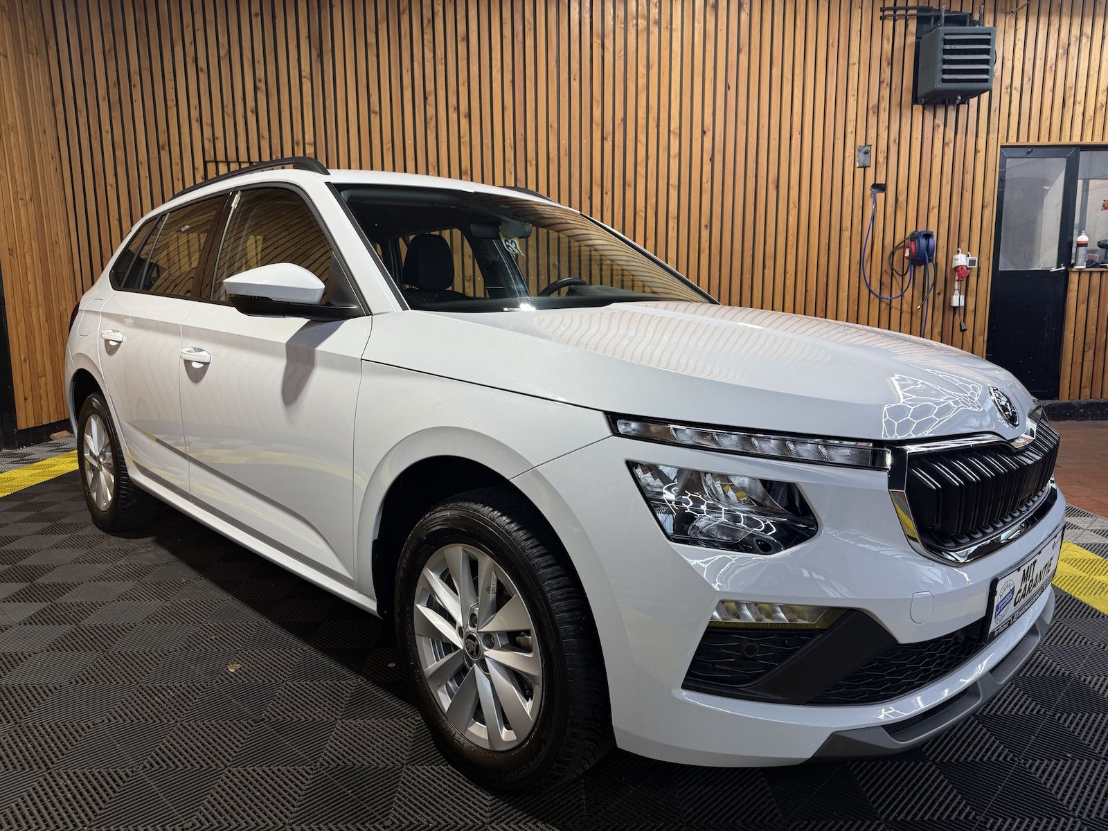 Fahrzeugabbildung SKODA Kamiq 1,5TSI Selec. DSG*Navi*LED*Kam*Virtual*ACC
