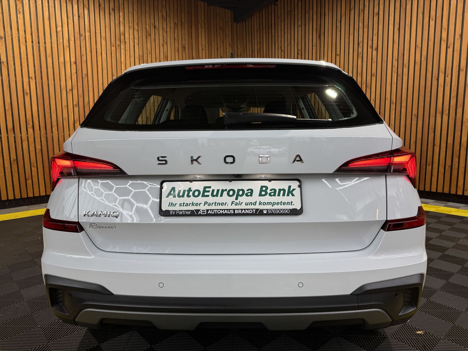 Fahrzeugabbildung SKODA Kamiq 1,5TSI Selec. DSG*Navi*LED*Kam*Virtual*ACC