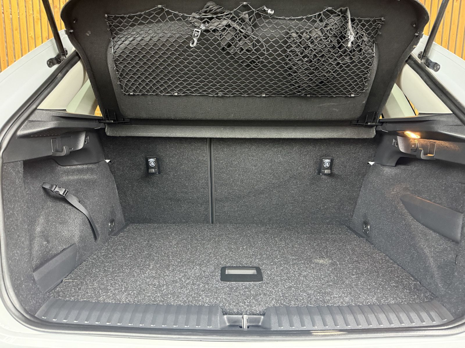 Fahrzeugabbildung SKODA Kamiq 1,5TSI Selec. DSG*Navi*LED*Kam*Virtual*ACC