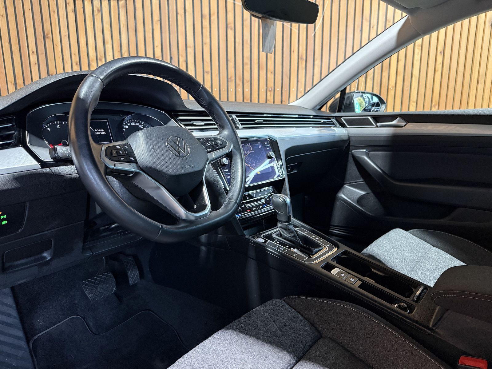 Fahrzeugabbildung Volkswagen Passat Variant 1,5 TSI DSG *Navi*LED*Kam*ACC*AHK