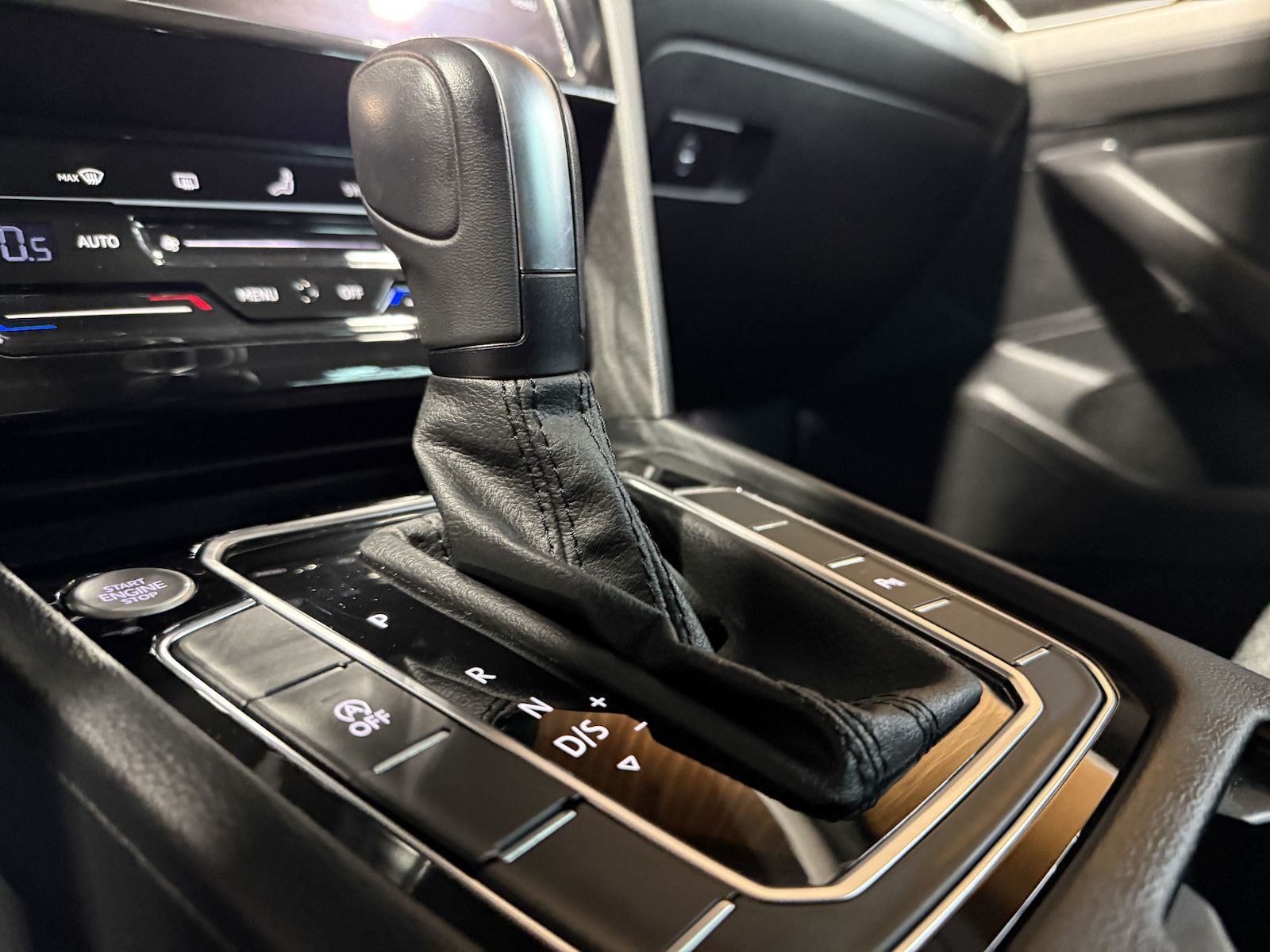 Fahrzeugabbildung Volkswagen Passat Variant 1,5 TSI DSG *Navi*LED*Kam*ACC*AHK