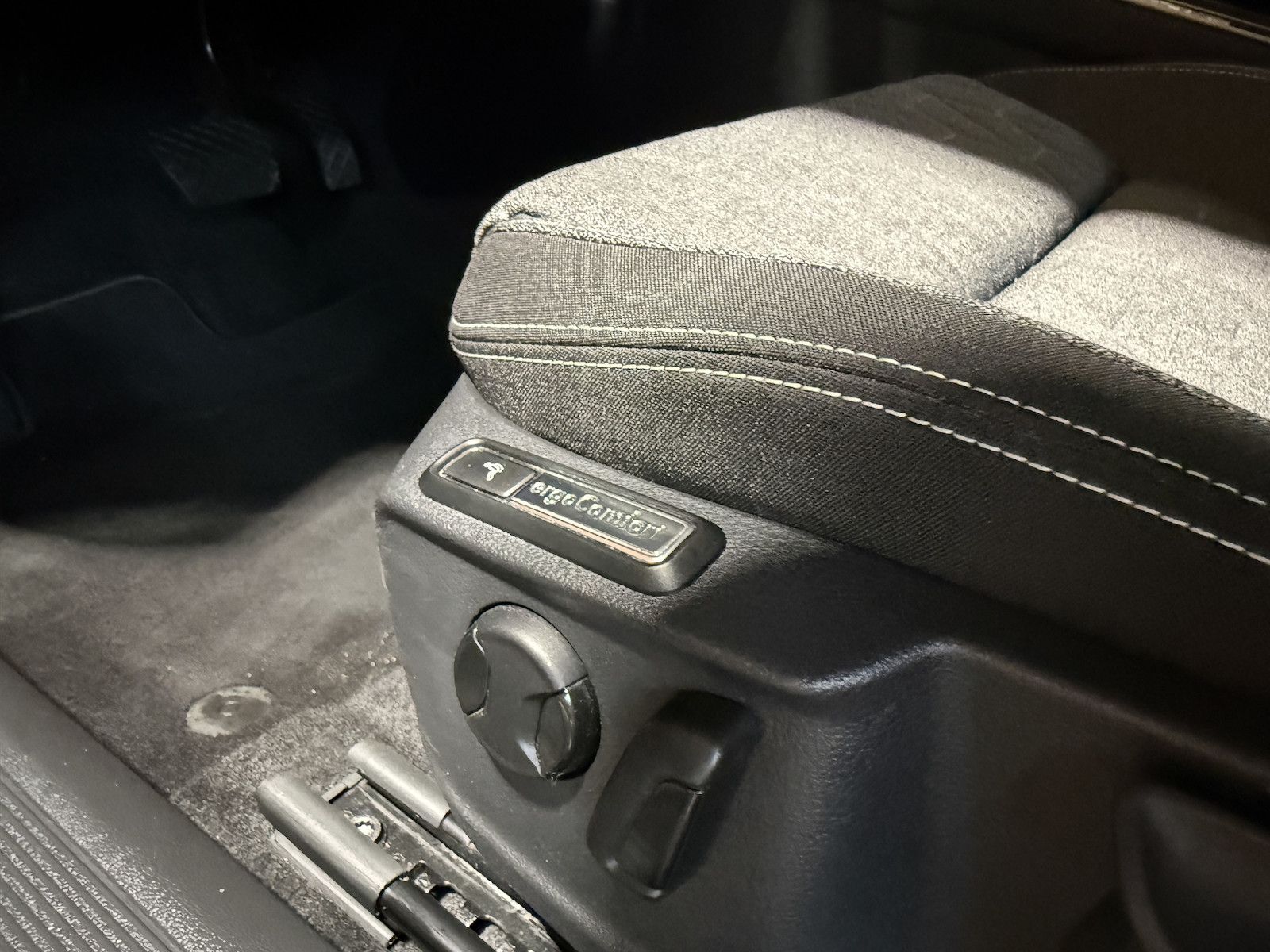 Fahrzeugabbildung Volkswagen Passat Variant 1,5 TSI DSG *Navi*LED*Kam*ACC*AHK