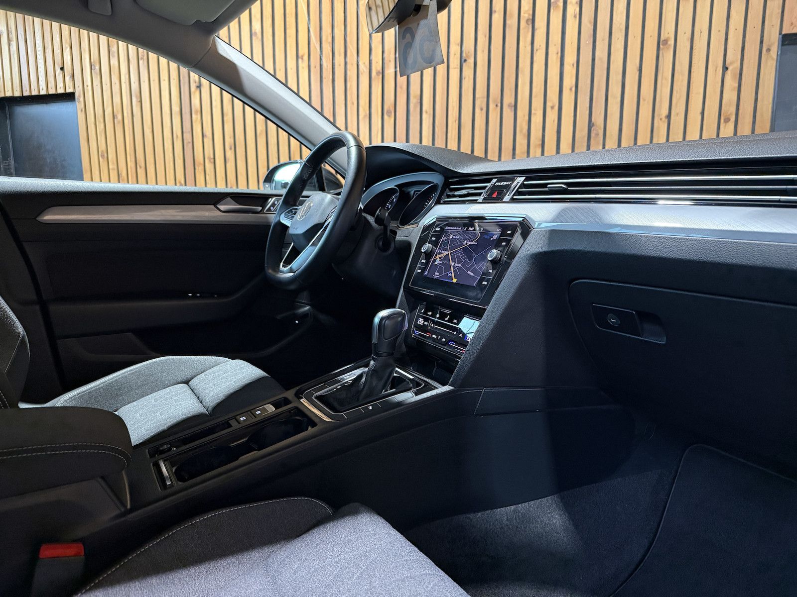 Fahrzeugabbildung Volkswagen Passat Variant 1,5 TSI DSG *Navi*LED*Kam*ACC*AHK