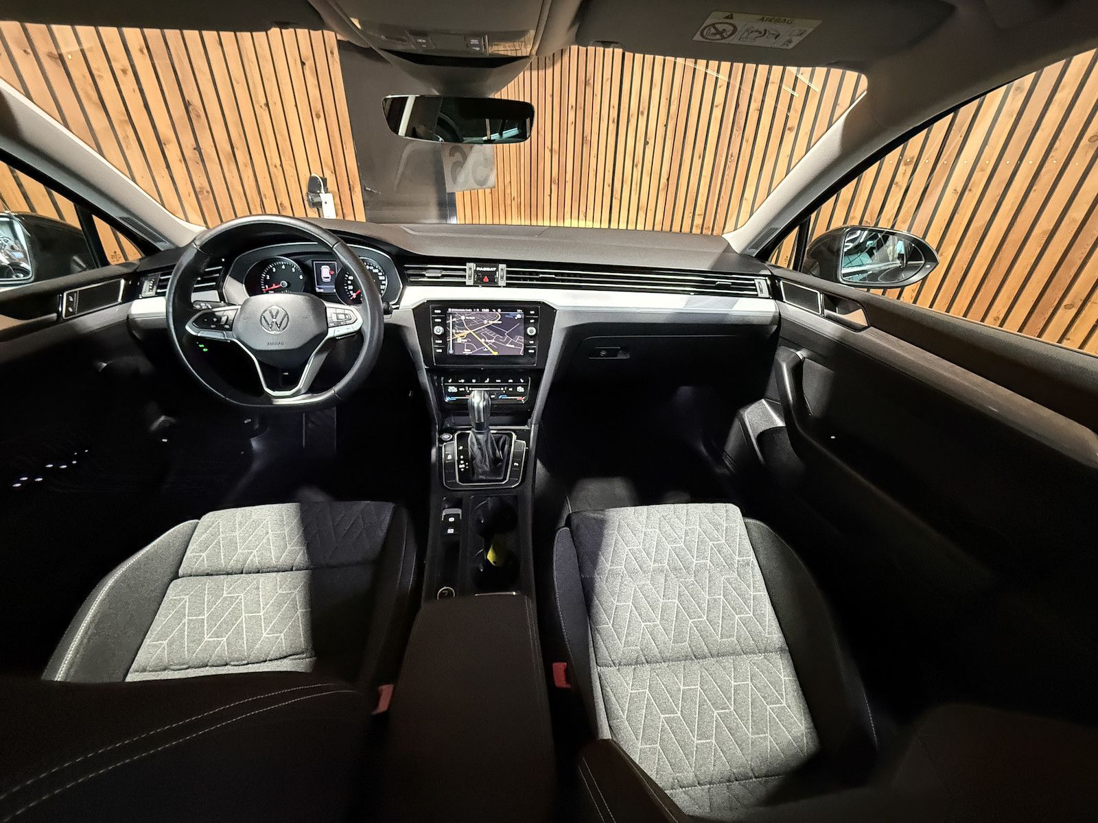 Fahrzeugabbildung Volkswagen Passat Variant 1,5 TSI DSG *Navi*LED*Kam*ACC*AHK