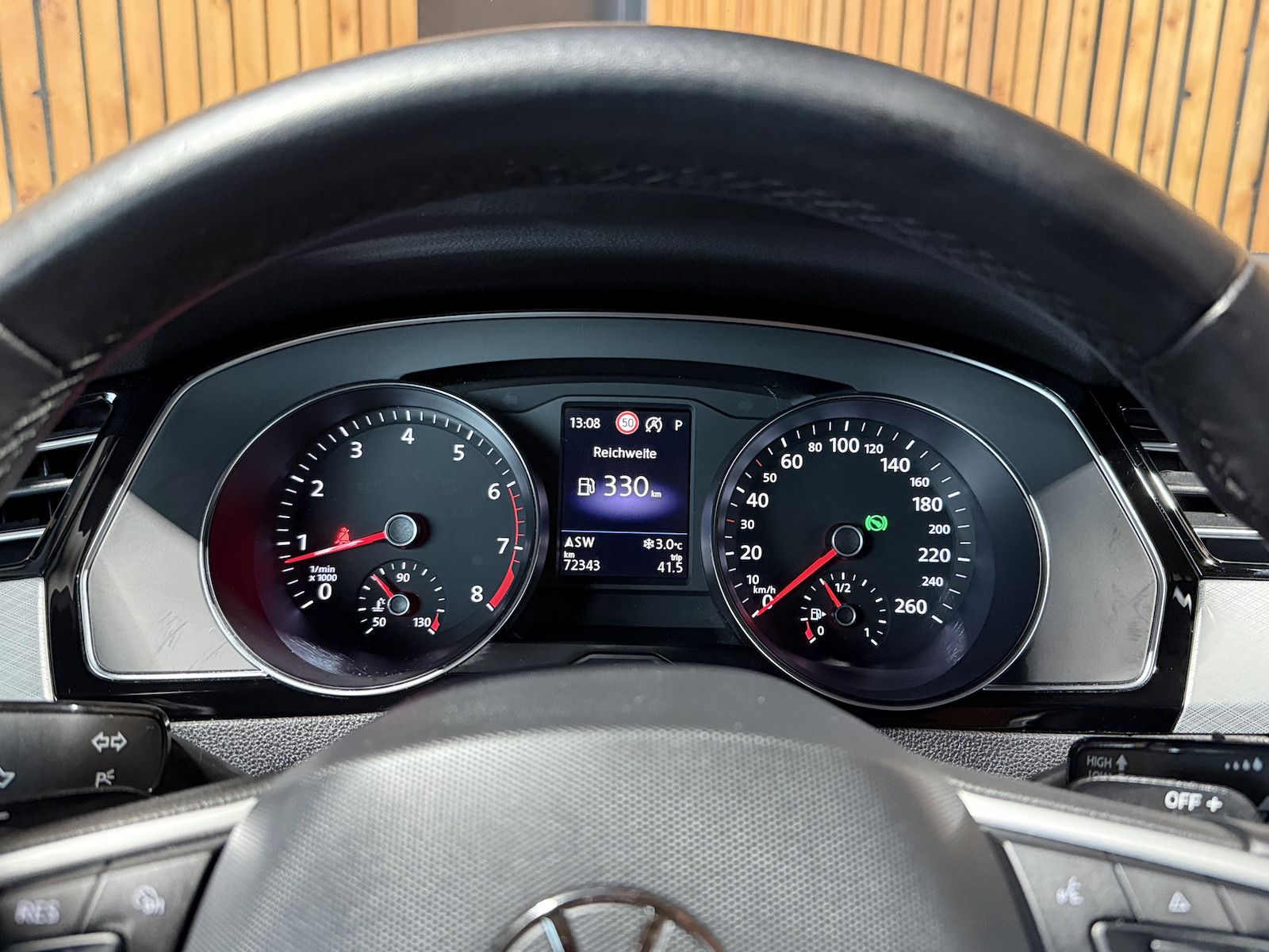 Fahrzeugabbildung Volkswagen Passat Variant 1,5 TSI DSG *Navi*LED*Kam*ACC*AHK