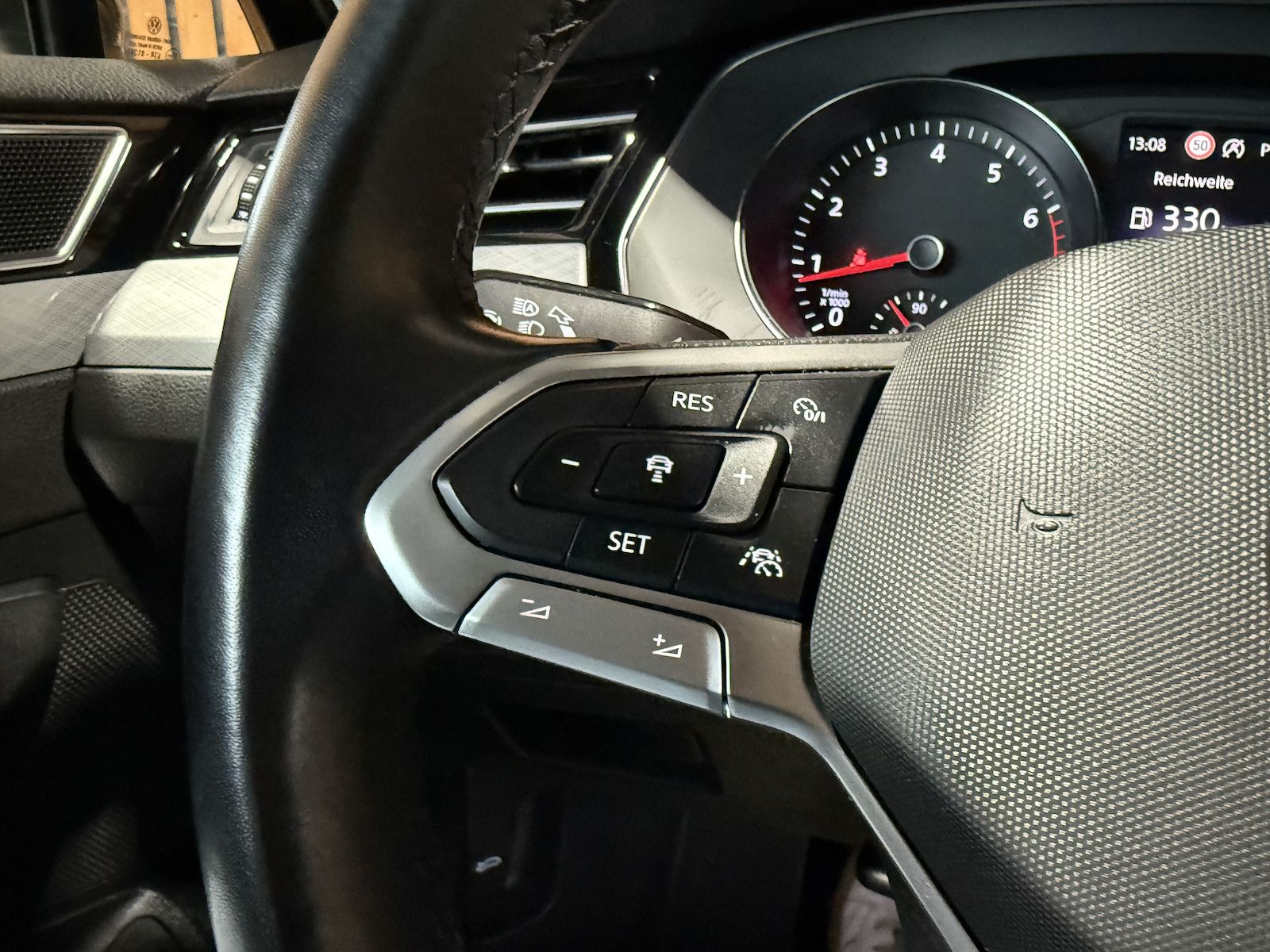 Fahrzeugabbildung Volkswagen Passat Variant 1,5 TSI DSG *Navi*LED*Kam*ACC*AHK