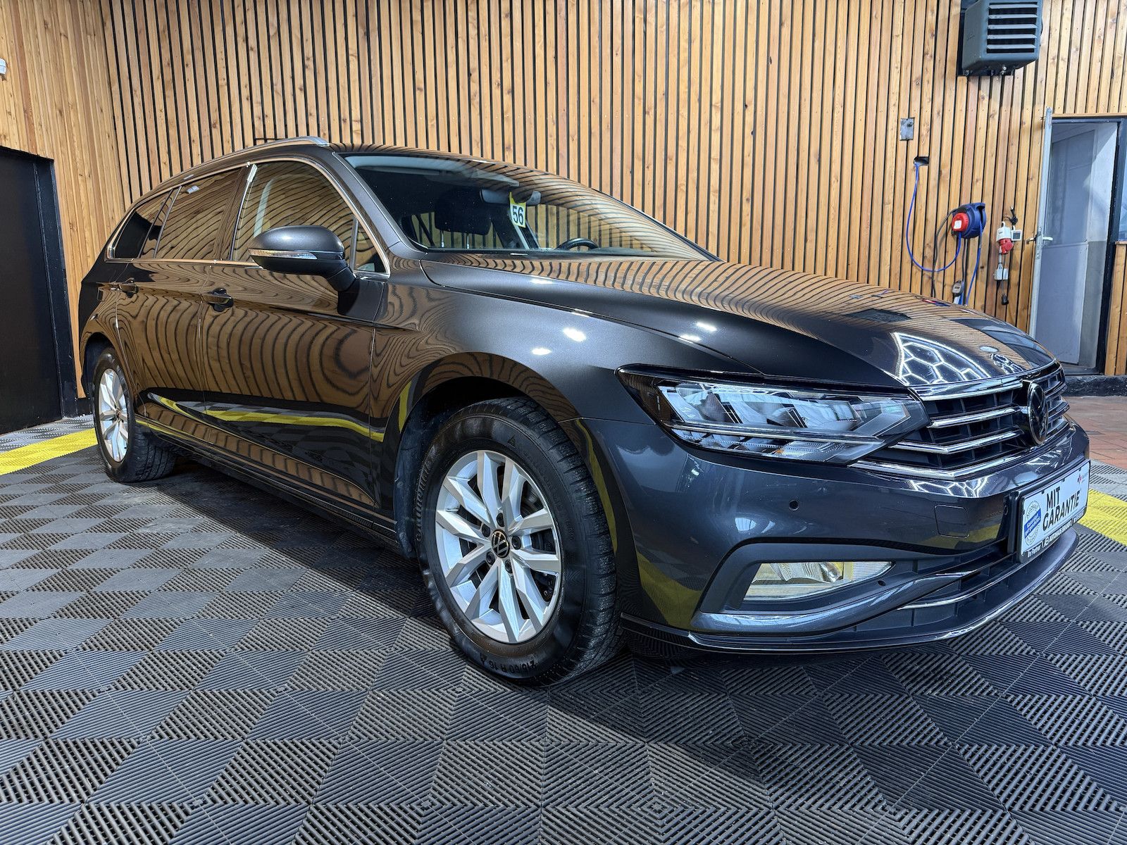 Fahrzeugabbildung Volkswagen Passat Variant 1,5 TSI DSG *Navi*LED*Kam*ACC*AHK