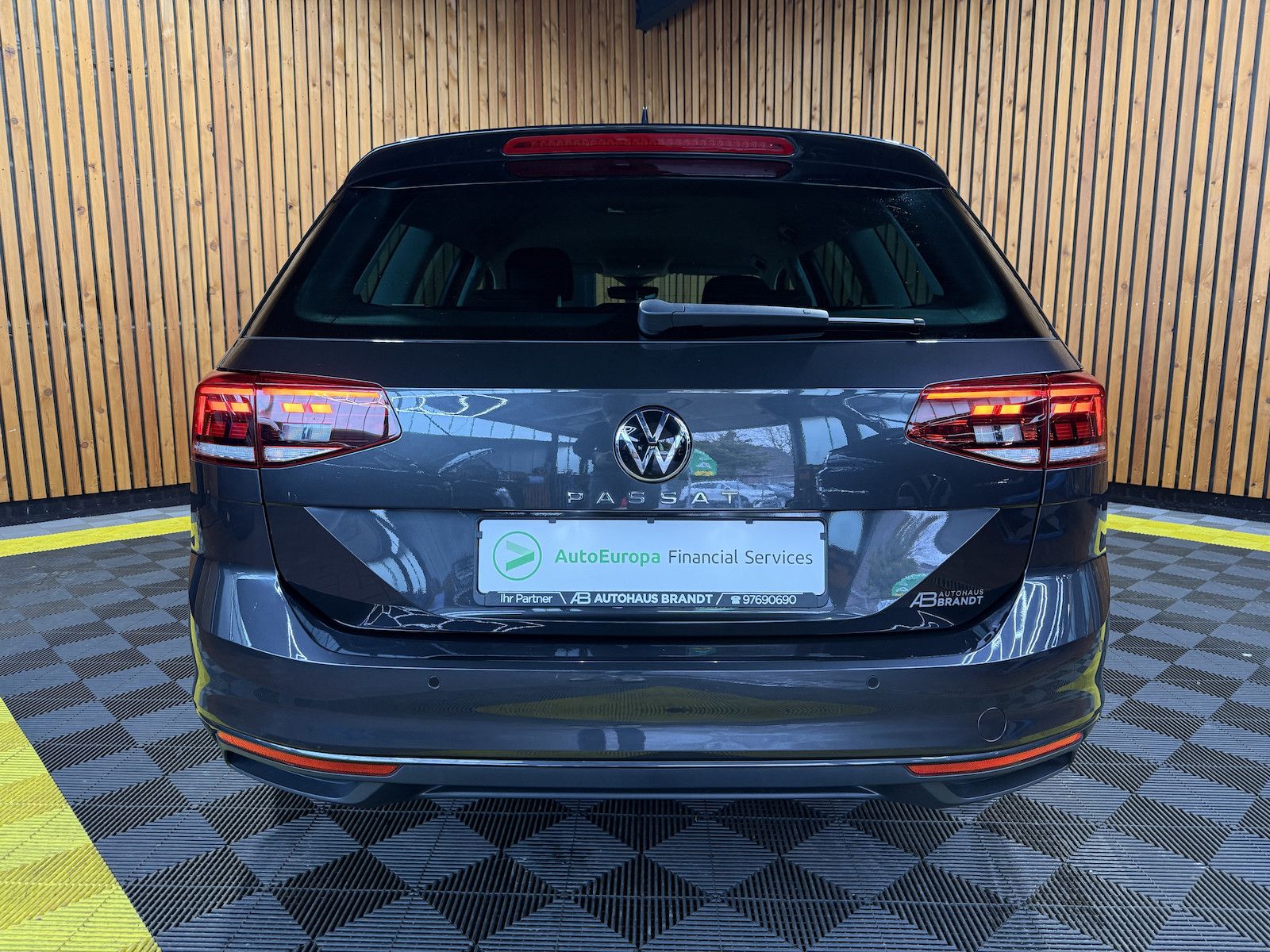 Fahrzeugabbildung Volkswagen Passat Variant 1,5 TSI DSG *Navi*LED*Kam*ACC*AHK